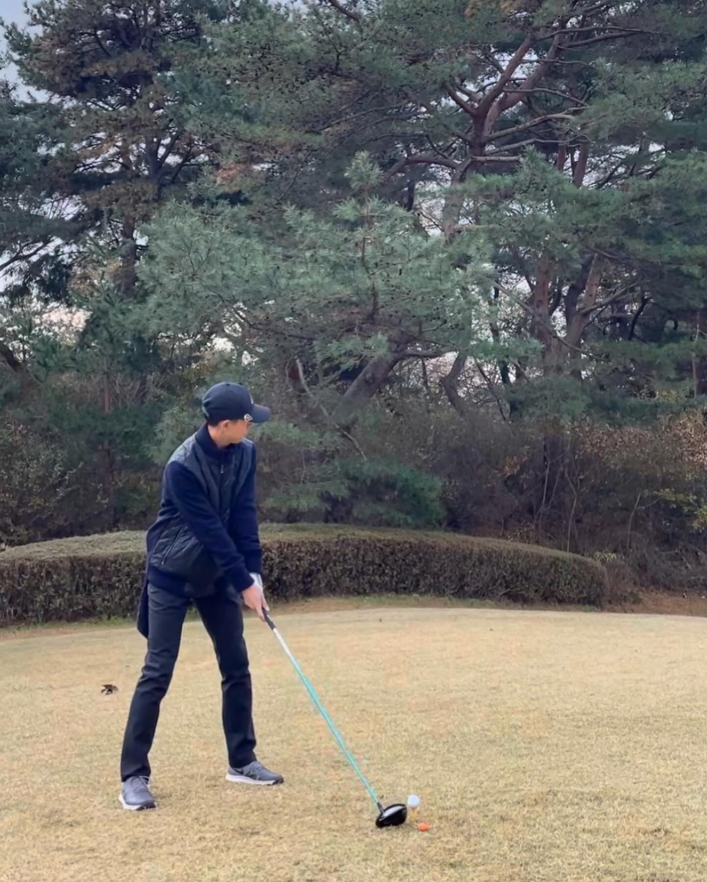 추운 겨울라운딩 골프바지도 아디다스로🏌🏻‍♂️

남자필드룩으로 아디다스 골프웨어를 제일 좋아하기에 
따뜻한 아디다스 기모골프바지입고 라운딩 다녀왔지요

기모 안감으로 차가운 바람을 막아줘 따뜻하면서
신축성 좋아 스윙하기 편한 겨울골프웨어로 추천해요👏🏻
 
 
 
 
dealpang_ 
#협찬 #딜팡 #남성골프바지 #골프바지추천 #골프웨어 #남성골프웨어 #골프바지추천 #남성골프바지추천 #골프바지
