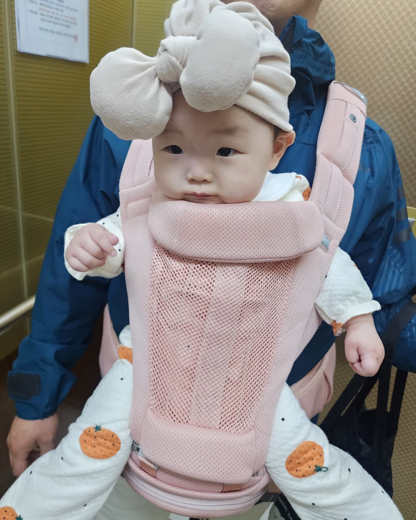 입에넣지말라고 공청기선 위로올려놧는데
잡아댕길줄은몰랏쥥
이마한방콩하고포청천된이채리

옴마가생각이짧아쒕
째리는젊으니까 흉안지고빨리나아줄꼬쥥?

오늘도어제도내일도사랑해 ❤️

 
#벌써9개월째리
#눈을땔수가없째리
#한장이면30분깻잎육아가능