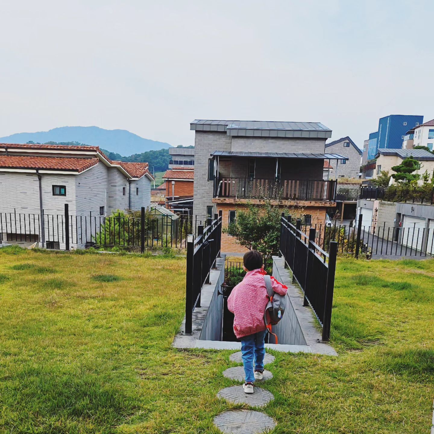 대학생인줄..

가방메는자세무엇ㅎㅎ
