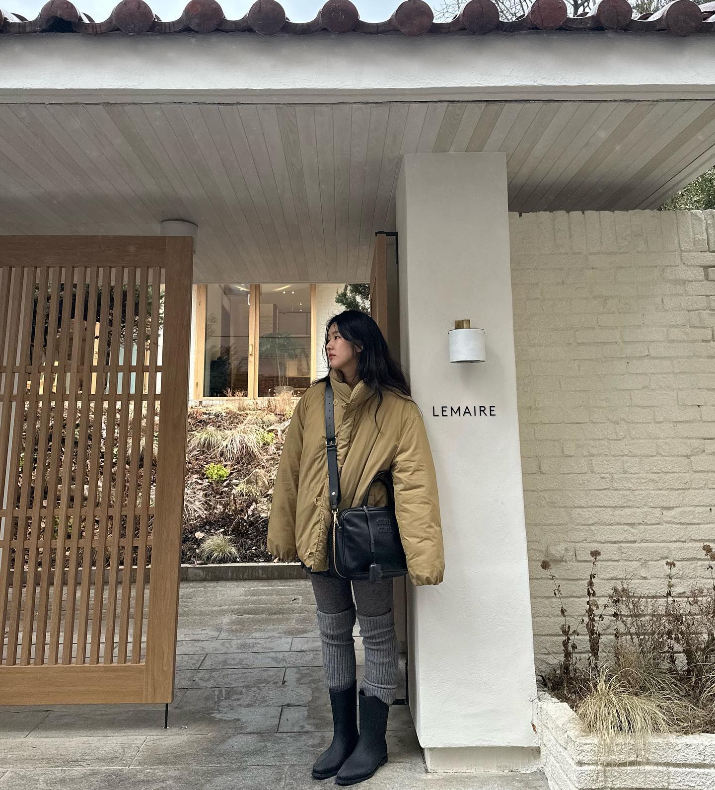 예보에 없던 비가 오고 날씨가 안 좋았는데 르메르 낮 분위기는…🍂🍁🫶🏻