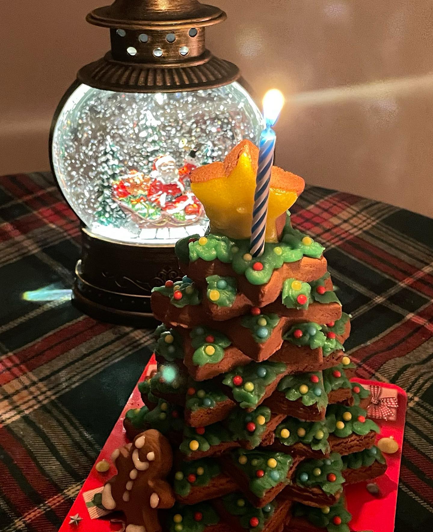 여러분~~ 메리크리스마스 입니당🎄🎄🎄
노브랜드 크리스마스 트리 쿠키 만들기 넘 재밌네용😎
어드벤트 캘린더도 오늘로 끝~!
.
.
.
#크리스마스 #노브랜드 #노브랜드쿠키 #트리쿠키 #트리 #크리스마스트리 #먹스타그램 #먹스타 #첫줄 #먹팔 #팔로우 #먹방 #크리스마스이브 #팔로우미