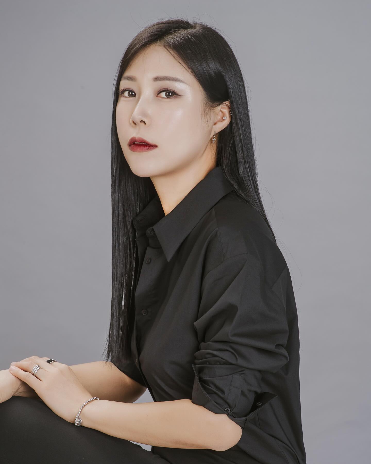2024년 버전 새로운 프로필.

퍼스널 컬러의 이론부터 
실전 진단과 경험까지. 
제대로 배우러 오세요 ! 

돌고돌아 스토그래피이니 
그냥 처음부터 오세요. 

#컬러리스트강사 #퍼스널컬러교육 #퍼스널컬러자격증 #퍼스널컬러 #먼지나방 #먼지나방스토그래피