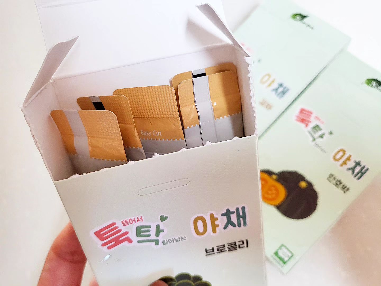 #협찬 

툭 뜯어서 탁 털어넣어서 쉽게 만드는 네이쳐그레인의 이유식재료 툭탁야채 

국내산 유기농 농산물만 사용해서 더 믿음이가는! 키크는 쌀이라고 소문난 유기농하이아미쌀과 소화가 잘되는 백옥찹쌀까지! 진~짜 사용이 간편하고 영양까지 듬뿍이라 넘 편하고 좋더라구요!! 손질 어려운 야채도 손쉽게 털어서 사용가능하고 음식물쓰레기도 남지 않아서 더 좋았어요!

naturegrain_official

#협찬 #이유식 #이유식준비물 #쌀가루 #이유식큐브 #토핑이유식 #육아 #육아스타그램 #육아맘일상 #초기이유식 #중기이유식