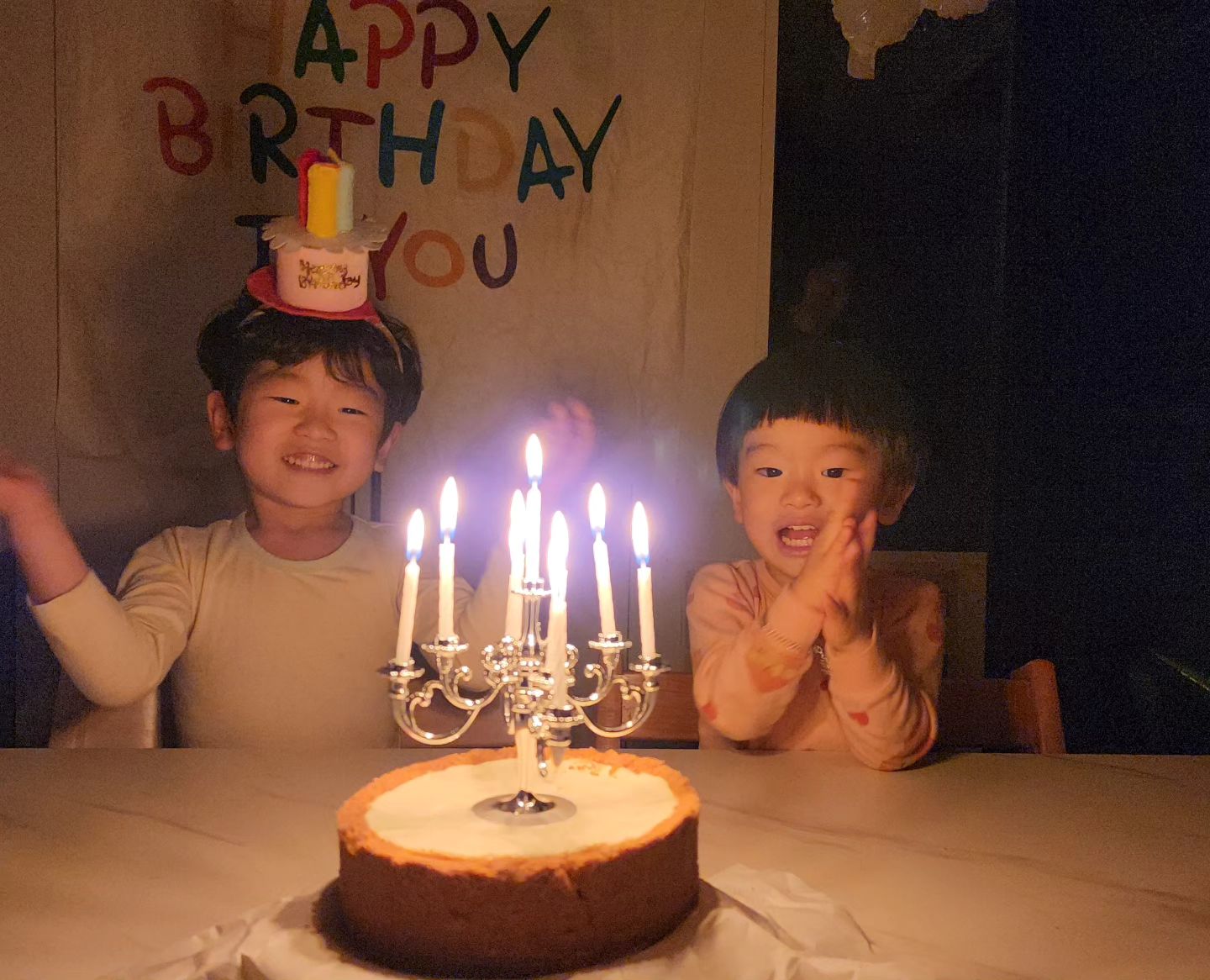 #20231231

#4살6살 
일년동안 많이 잘컷다
24년에도 아프지말고 
싸우지말구 사랑하며 잘살아보쟈 💜🩷💛🧡💙