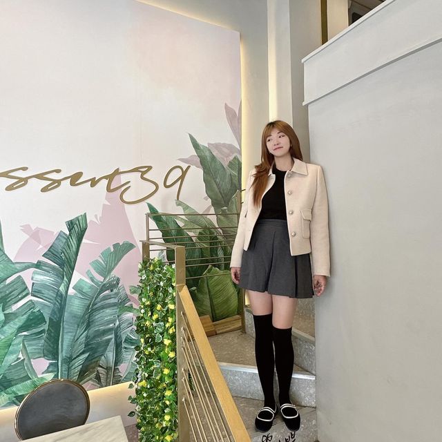 지하 on Instagram: "🌟🧦✨ 안녕하세요, 패꾸들! 오늘은 넉넉한 사이즈의 소프트 코튼 니삭스 2매를 소개합니다. 🧦💕 이 니삭스는 포근하고 부드러운 코튼 소재로 제작되어 피부에 부드럽