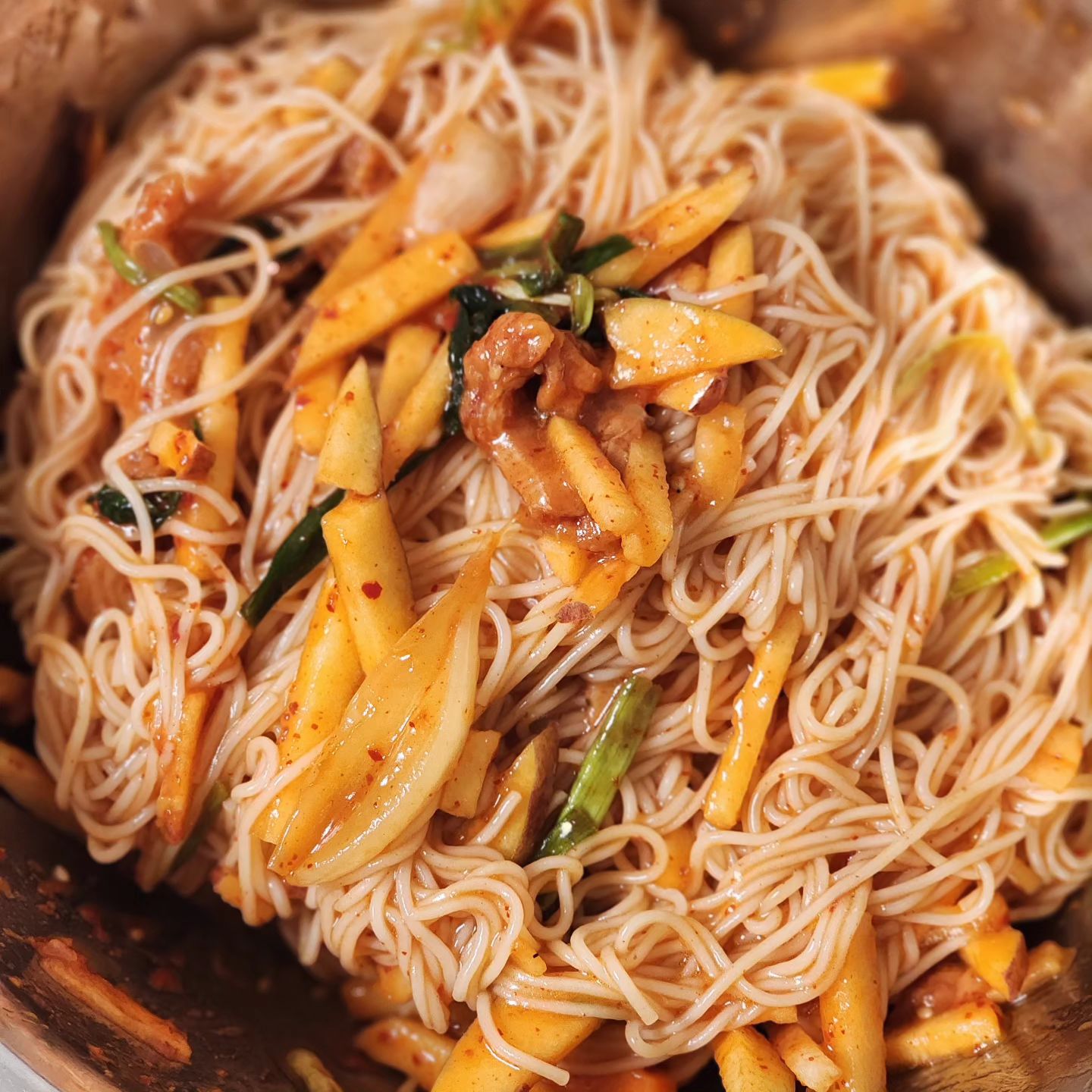 #비빔국수 #만두

어머니가 홍어무침의 최후는 비빔국수