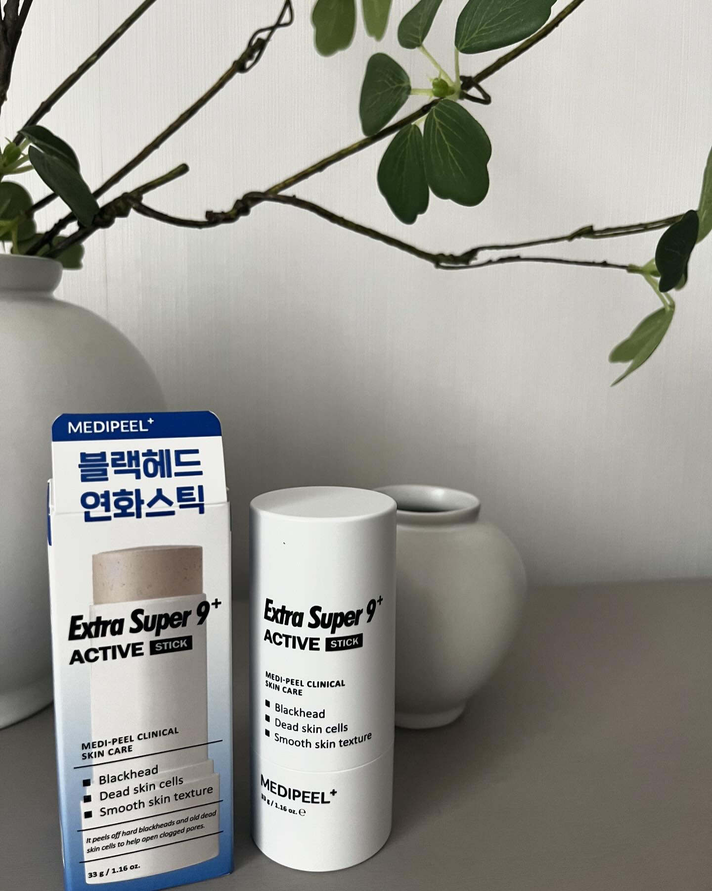 #협찬 엑스트라 슈퍼9플러스 블랙헤드피지클린스틱
피부중에 가장 고민이 많은 부위 블랙헤드!! 매일 손으로 짤수도없고 메이크업할때 들뜨는것만 봐도 스트레스가 이만저만 아니잖아요. 
요건 화.잘.먹 블랙헤드 클린스틱!
9가지 슈퍼 콤플렉스로 1회사용만으로도 블랙헤드없애고 묵은 각질도 싹 없애보아요~블랙헤드 자리에 스틱형 요제품을 살살 문질러주면 되니까 너무 사용하기 편리해요. 저는 엑스트라 피지클리너도 가지고있어서 같이 쓰면 더 좋다고 하니 꾸준히 쓰면서 노력해보려구요. 블랙헤드에서 해방되는 그날까지 아자아자!!
#메디필 #medipeel #블랙헤드 #화이트헤드 #묵은각질 #블랙헤드클린스틱 #블랙헤드피지클린스틱 #피지관리 #피지클린스틱 #피지케어 #올리브영블랙헤드 #올리브영코팩 #블랙헤드추천템 #올리브영추천템 #메디필엑스트라 #메디필엑스트라슈퍼9액티브스틱 #메디필액티브스틱 #메디필엑스트라9 #올영세일 #올영세일추천템 #올영세일추천 #화잘먹스틱