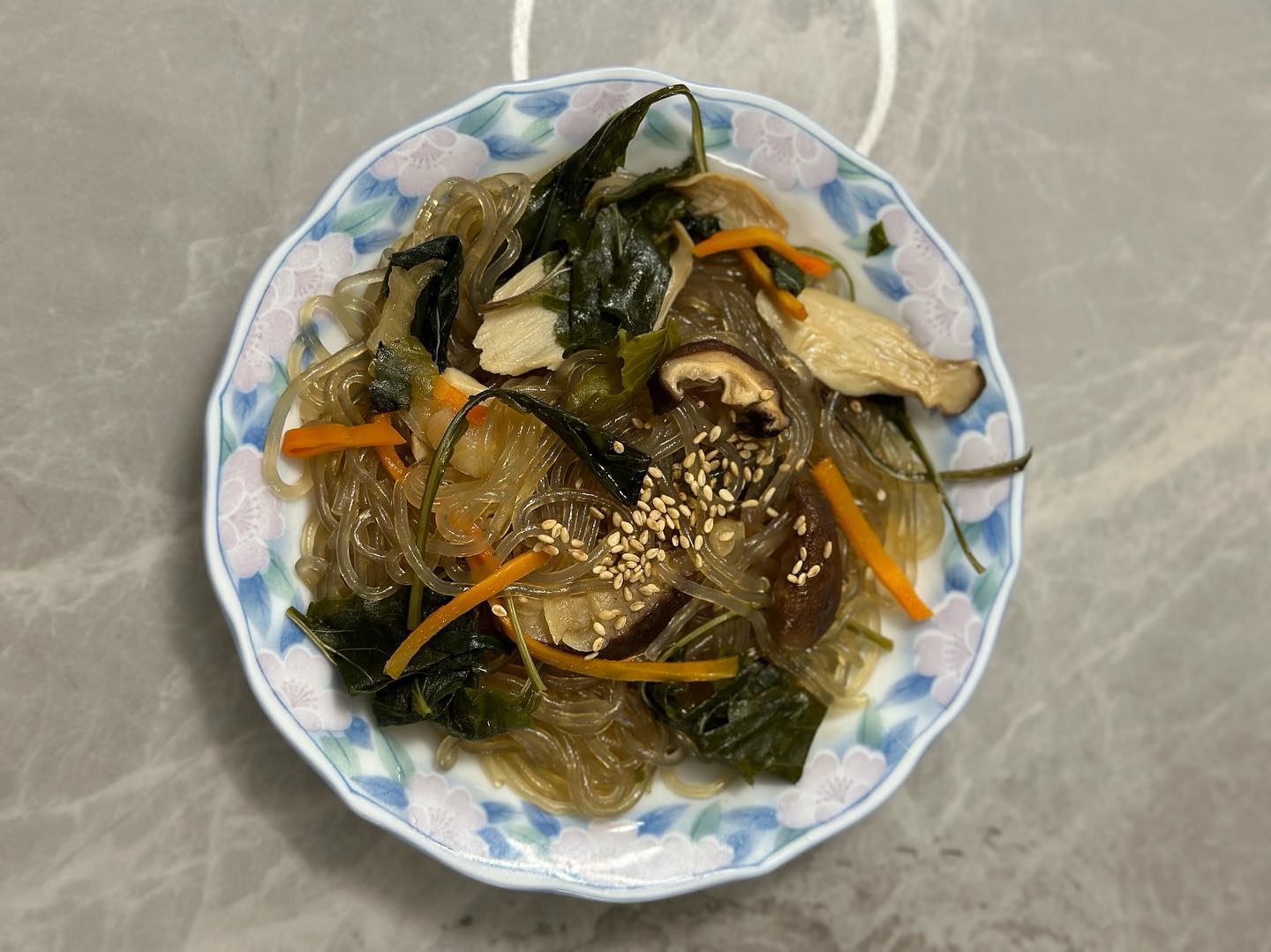 #협찬
Haccp인증받든 곳에서 만들어져 안심이 되고 국내산 야채만 사용해 믿고 먹을수 있는 #우리들녘식품 에서 나론 #한국인의잡채 잡채만들려면 비용도 많이 드는데 저렴한가격에 간편하게 먹을수 있어서 좋네요.
무엇보다 팬 하나로 뚝딱이라 설거지거리도 않나와서 짱짱ㅎㅎ1인이 먹기엔 너무 많고 2인 가구가먹기에 적당한 양.

#대전 #food #koreafood #햅씨 #haccp #잡채 #원팬요리 #먹부림 #먹스타그램 #flowers