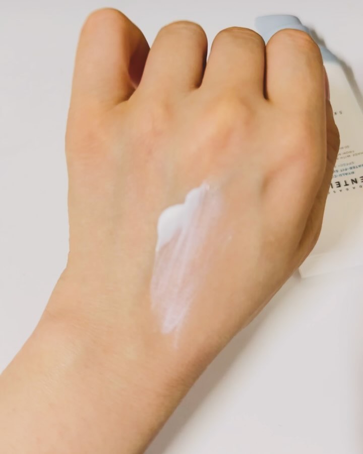 #할인구매 skin1004_korea #마다가스카르센텔라선크림 #수분선크림
부드럽게 발리면서 텁텁하지도 않고 가벼워서 좋았던 마다가스카르 센텔라 히알루시카 워터핏 선세럼!
메이크업할때 아무래도 너무 무겁지 않을까가 늘 1순위인 편이어서 제형과 발림성이 만족스러웠습니다!
#Beauty #08L #순한선크림 #스킨1004선세럼 #데일리선크림 #저자극선크림 #물광선세럼  #히알루시카워터핏선세럼 #선크림 #Selfie🤳 #Cosmetics #신상품나왔을땐