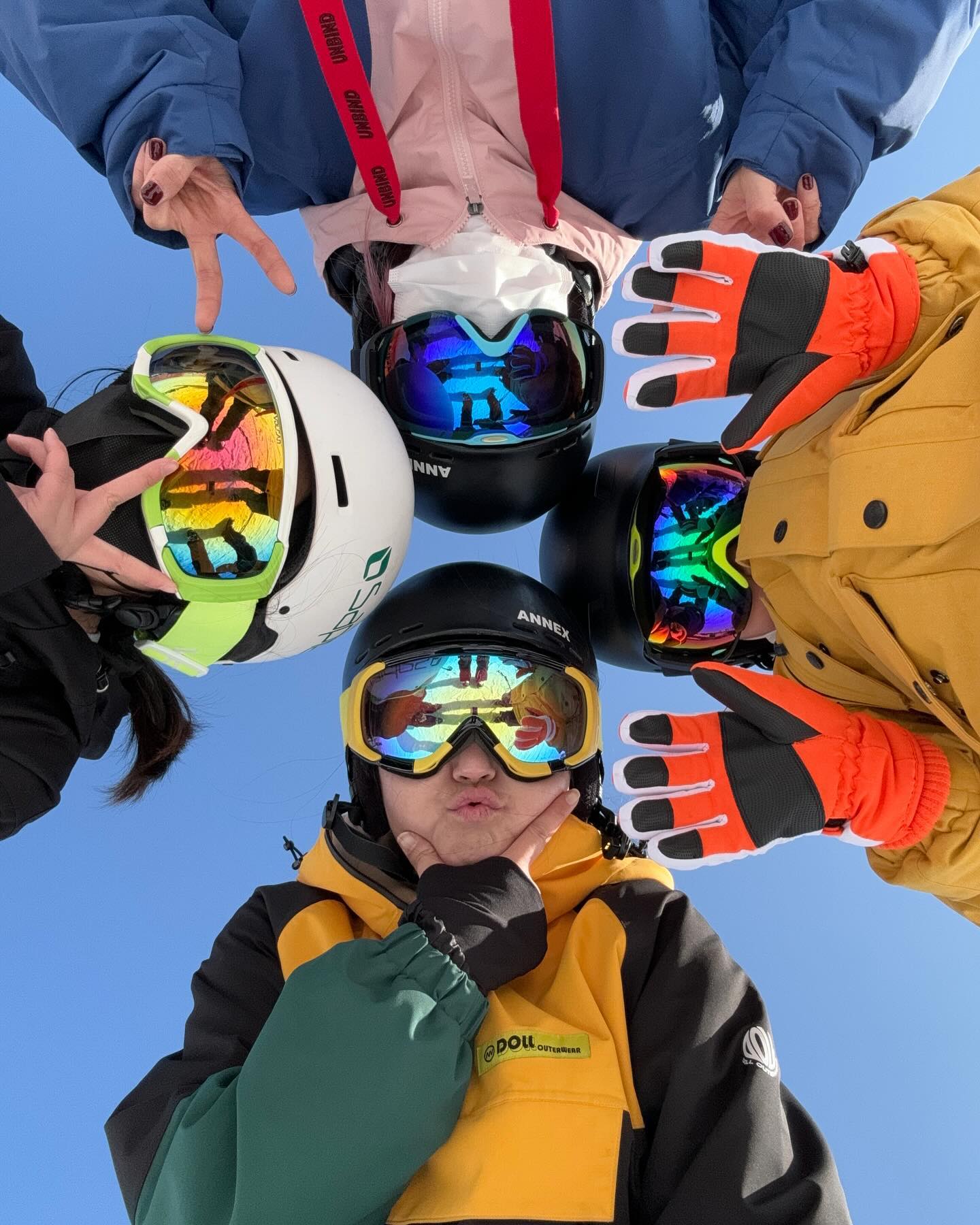 .
15년만인가? 스키장⛷️

보드만 타다가 스키 처음타는데 ,,
훨씬 쉽고 잼나네 👍👍

스키강습 받는 울 애기 너무 귀여워 😍😍

#소노벨비발디파크 
#스키장
#스키강습
#소노벨
#겨울여행
