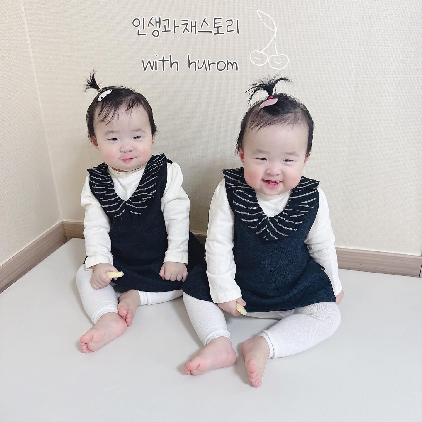 #휴롬#인생과채#인생과채스토리 

휴롬과 함께한 인생과채스토리 
마지막 4주차 인생과채 스토리를 마치며!

저는 쌍둥이 육아맘인만큼 아가들과 함께 
참여해보았어요
이제 곧 돌인 울 아가들 취향이라는것이 생겨서
유하는 상콤한 맛이나는 과일을 잘먹고
유채는 달콤한 과일을 좋아한답니다
둘이 사과를 먹으며 행복해하는 모습이에요😍

캠페인을 진행하는 동안 신경써서 
과일과 야채를 챙겨먹다보니 육아에 지친 저에게 
비타민과 에너지가 충전되는 느낌이였어요

당근사과주스도 꾸준히 갈아마셨는데 변비탈출에
성공했습니다 🙌

건강 챙겨주는 휴롬 고마워요
앞으로도 함께할께요❤️ hurom.korea