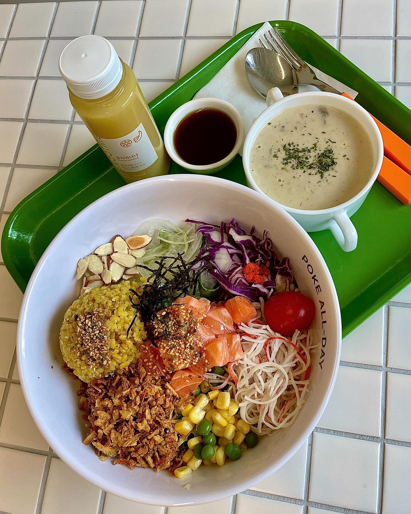 야채 토핑 밸런스가 좋아 강제 다이어트 할 수 있는 곳🫶🏻

📍포게올데이 부산대점

나홀로 하와이 세트 먹었는데 구성 대박이에요✨✨
현미밥, 수프에 100% 착즙 주스까지😱

구성이 알차 2시에 먹었는데
8시까지 배가 안꺼지더라구요🙈

유러피안 채소들이 넘 싱싱하고 부드러워
속도 편하고 정말 맛있는 포케집 이에요🧡

더 많은 맛집 정보는 party_rangg 👈팔로우