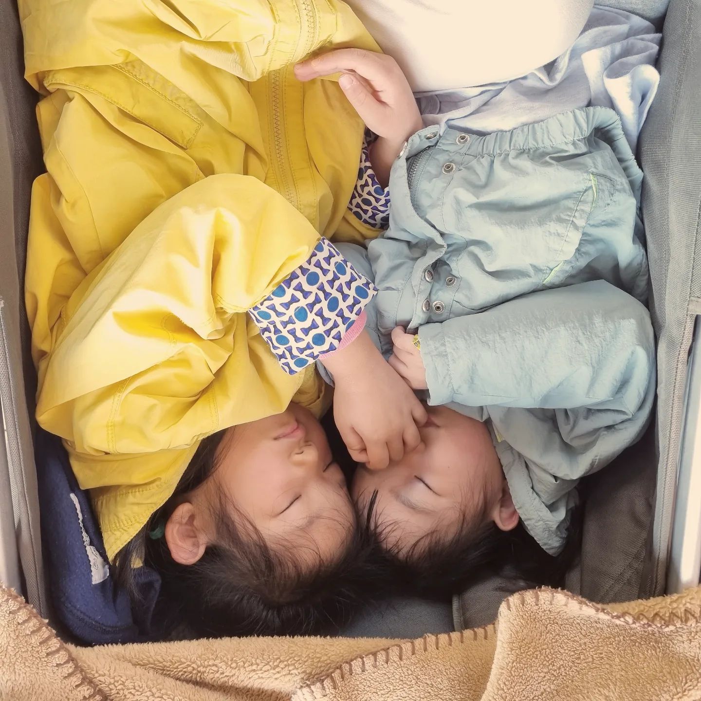 언제까지 둘이 웨건에 탈 수 있을까? 킨즈야 좀 더 힘을내봐! 알아서 더 커질순 없니?