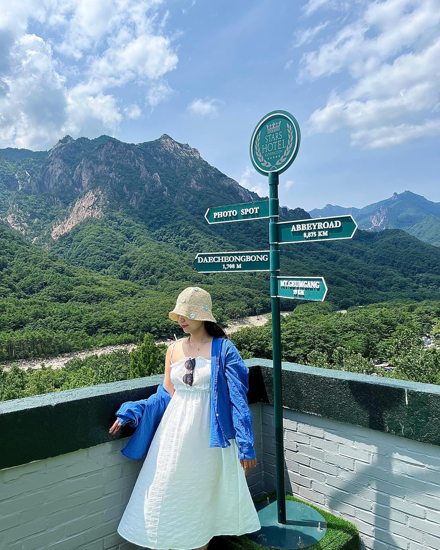 이 호텔만의 Vibe 🤍🩵
눈 내리는 어느 날 다시 그리워질!🤠
20230729

#켄싱턴호텔설악 #켄싱턴 #설악산 #속초 #양양 #속초숙소 #양양숙소 #뷰맛집숙소 #여름휴가 👫