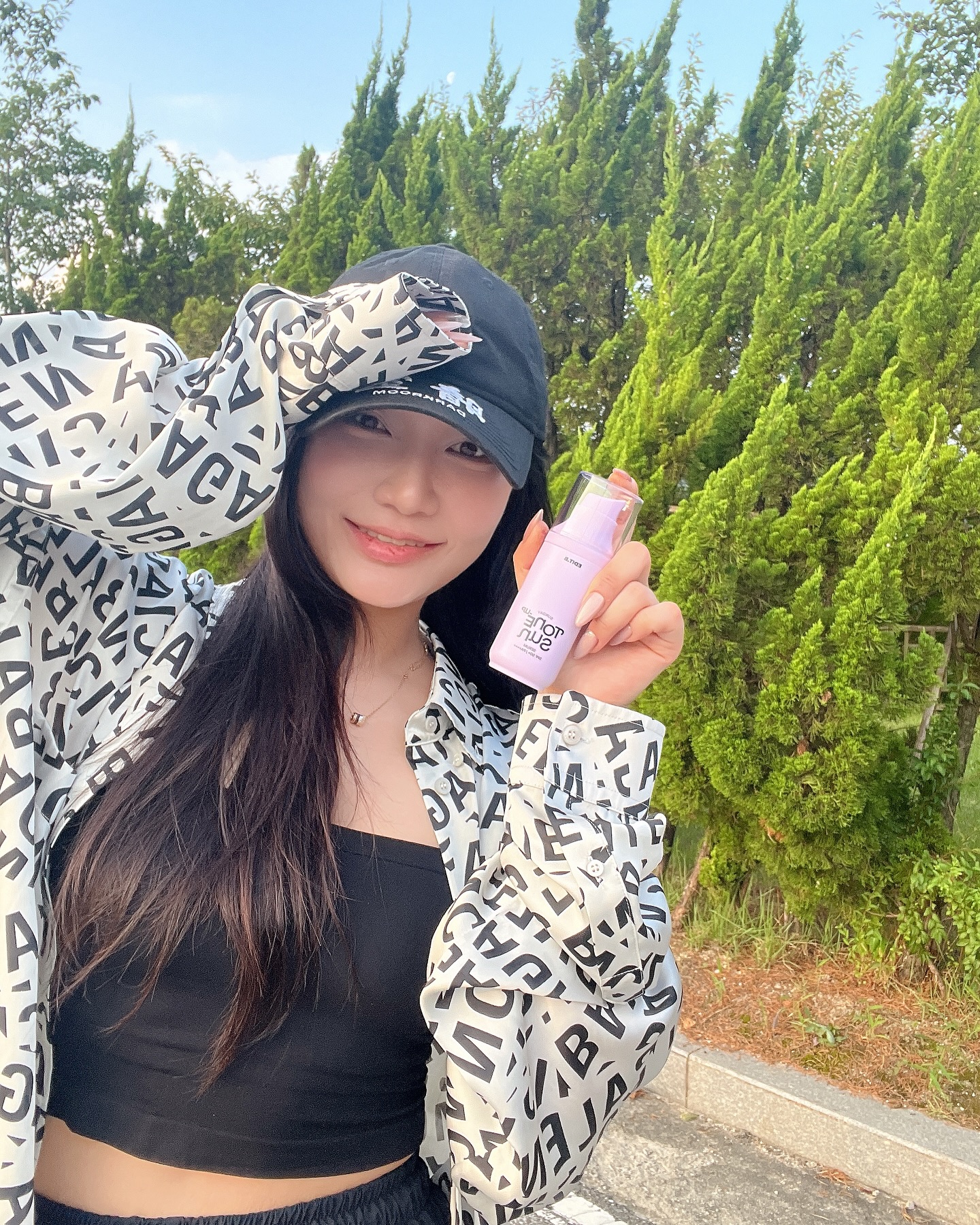 #협찬 이번달 화장대 최애 템 에딧비 선데이 톤업 선세럼
압도적인 수분감으로 촉촉한발림성과 톤업 효과
그러나 SPF50+ PA++++ 으로 놓치지않는 선케어 어디 있다가 이제야 만난거야..💕
민감도 최상인 내 피부에 이렇게 잘 맞을수가 있나 감동
남친 도착 5분전 가장 먼저 손에 쥐는 크림이 되었습니다 사랑해옹 에딧비✨🌈
역시 올영 톤업 1등 선크림👍
#올영선크림 #올영선크림추천 #톤업선크림추천 #올영톤업선크림 #올영추천템 #올영톤업크림 #톤업선크림 #톤업선크림추천 #톤업선세럼추천 #올영선세럼 #올영선세럼추천 #올영톤업선세럼 #에딧비 #에딧비선세럼 #에딧비톤업선세럼 #선데이선세럼