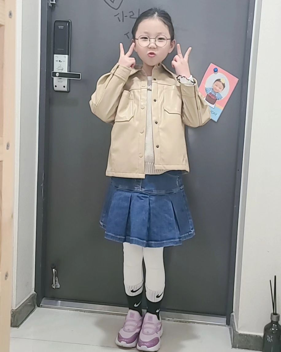 #등교완료✌ 
피곤한 월요일 :)
너도 나도 힘들구나😁
이제 좀 일찍 자야겠어ㅎㅎ

#화이팅팅