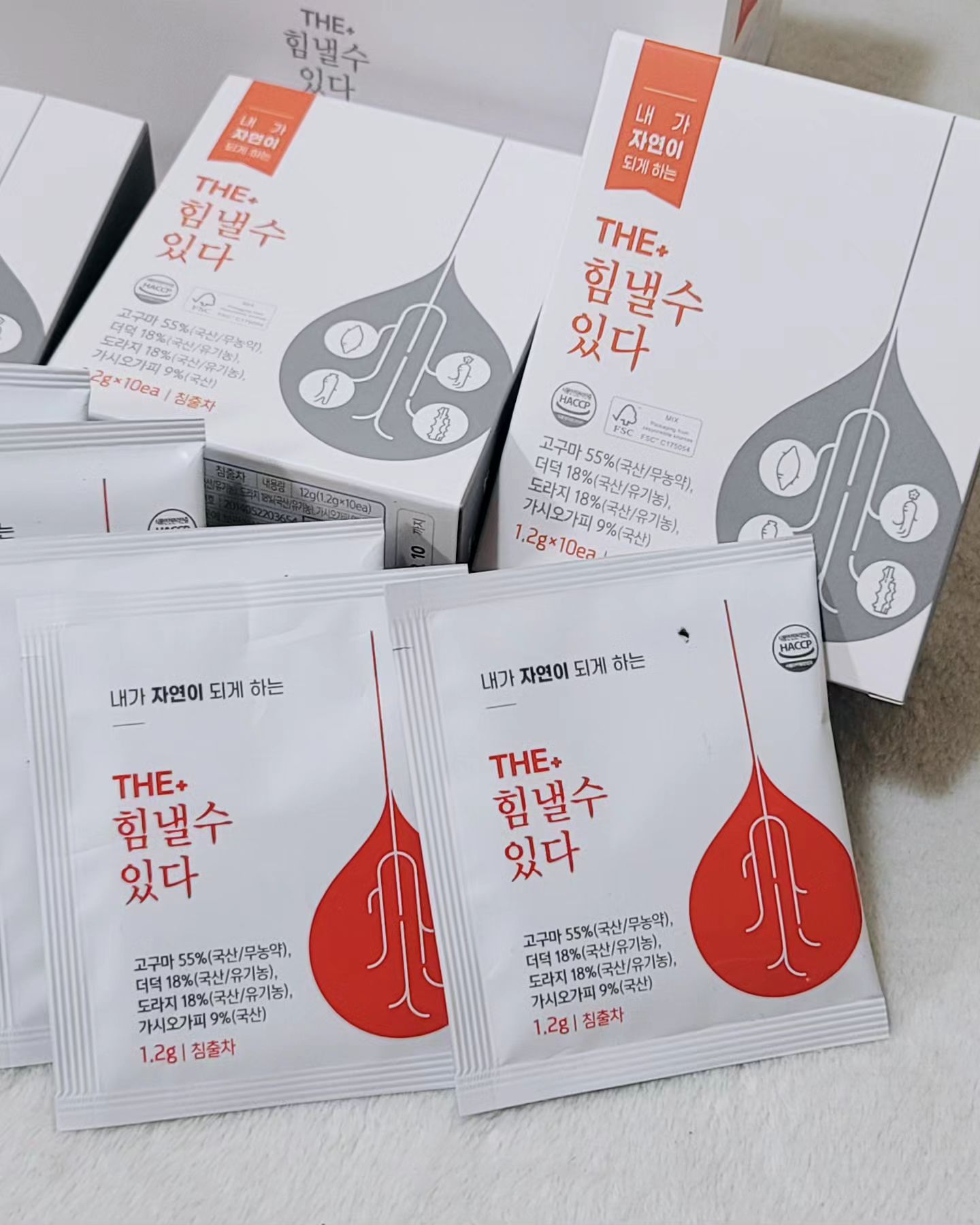 #협찬
'
365일 가볍게 즐기는 침출차!🍵✨️
참트루 chamtrue7
[THE+ 힘낼수 있다]
'
THE+ 힘낼수는,
믿을 수 있는 국내산 원재료 100%, 몸에 좋은 유기농 도라지, 더덕과
영양 가득 고구마, 가시오가피를 넣어 만든 침출차 입니다!🙆🏻‍♂️👍🏻
'
도라지와 더덕이 들어있어 구수한 맛으로 맛있게 마시면서 건강을 챙길 수 있어 너무 좋았습니다!🍵✨️
'
좋은 수 연구진들의 3년간 끊임없는 연구하여 각 원재료에 맞는 최상의 배합비를찾아 건강하게 담았습니다!👨🏻‍🔬🌟
'
생분해성 필터 티백으로 옥수수 전분을 사용하여 분해 가능한 식물성 성분으로 사용 후 토양과 같은 형태로 완전히 분해된다는 사실!👨🏻‍🏫
'
부쩍 지치고 힘이 없으시고 활력있는 하루를 보내고 싶다면 바쁜일상에서 매일 마시는 물로 힘낼수 있는 "THE+ 힘낼수 있다" 추천드립니다!🙋🏻‍♂️
'
#참트루 #커피대신 #국산뿌리채소 #뿌리처럼 #단단한 #힘찬하루 #티백차 #환경친화적 #fsc친환경박스