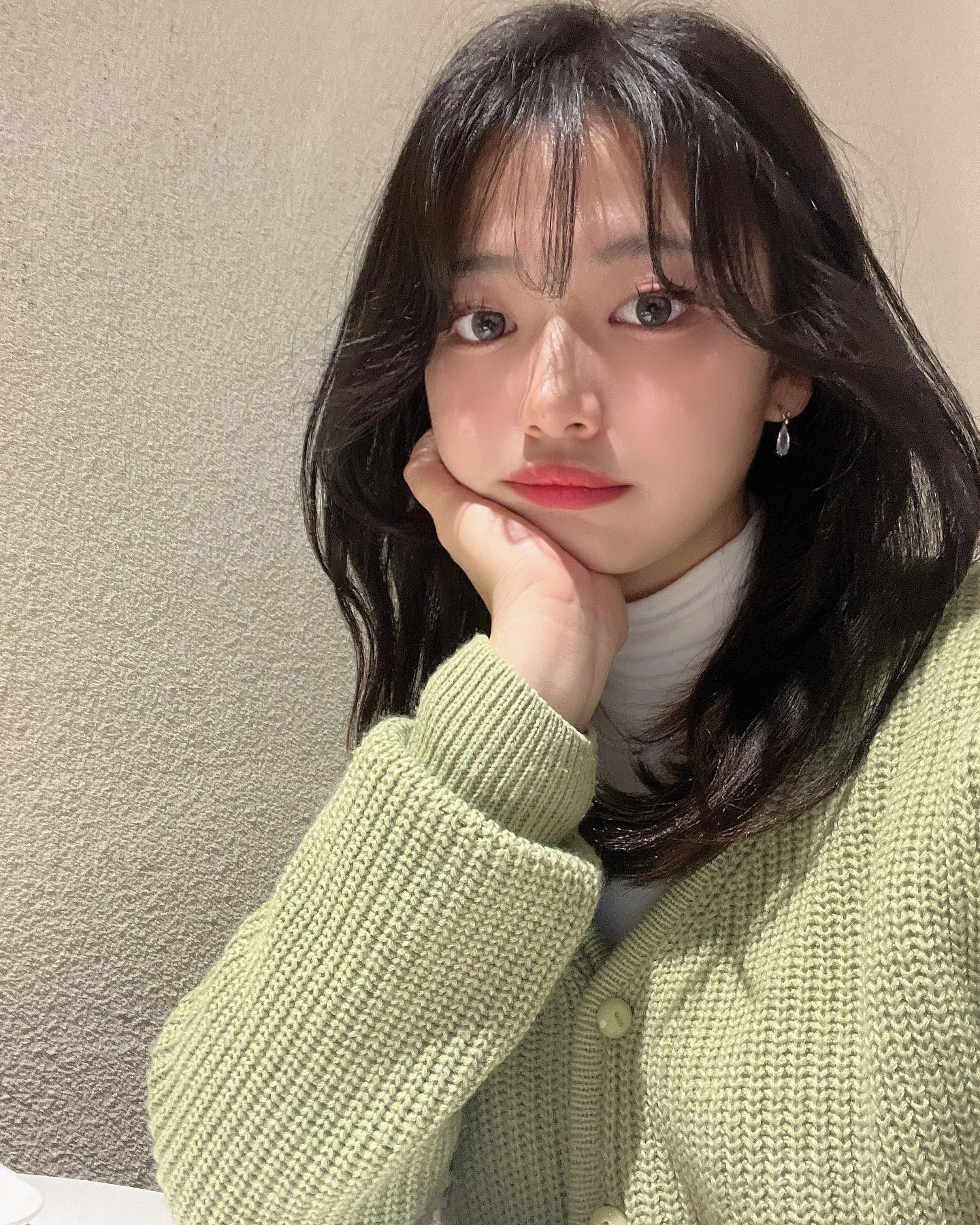 최근 가장 신났던 일 : 푸냥이 옹동이 터치💛 

머리에 잡초가 자라는 나🌱
현생 사느라 요즘은 사진도 잘 안찍어

그치만 푸냥이는 못참아!´͈ ᵕ `͈ ♡°◌̊
푸냥이 기차 탸는거 넘므 기여오🫶🏻

푸냥이 엉덩이에 먼지 붙어서 떼주려 했는데 내가 파버렸어..미아내 푸냥...😿