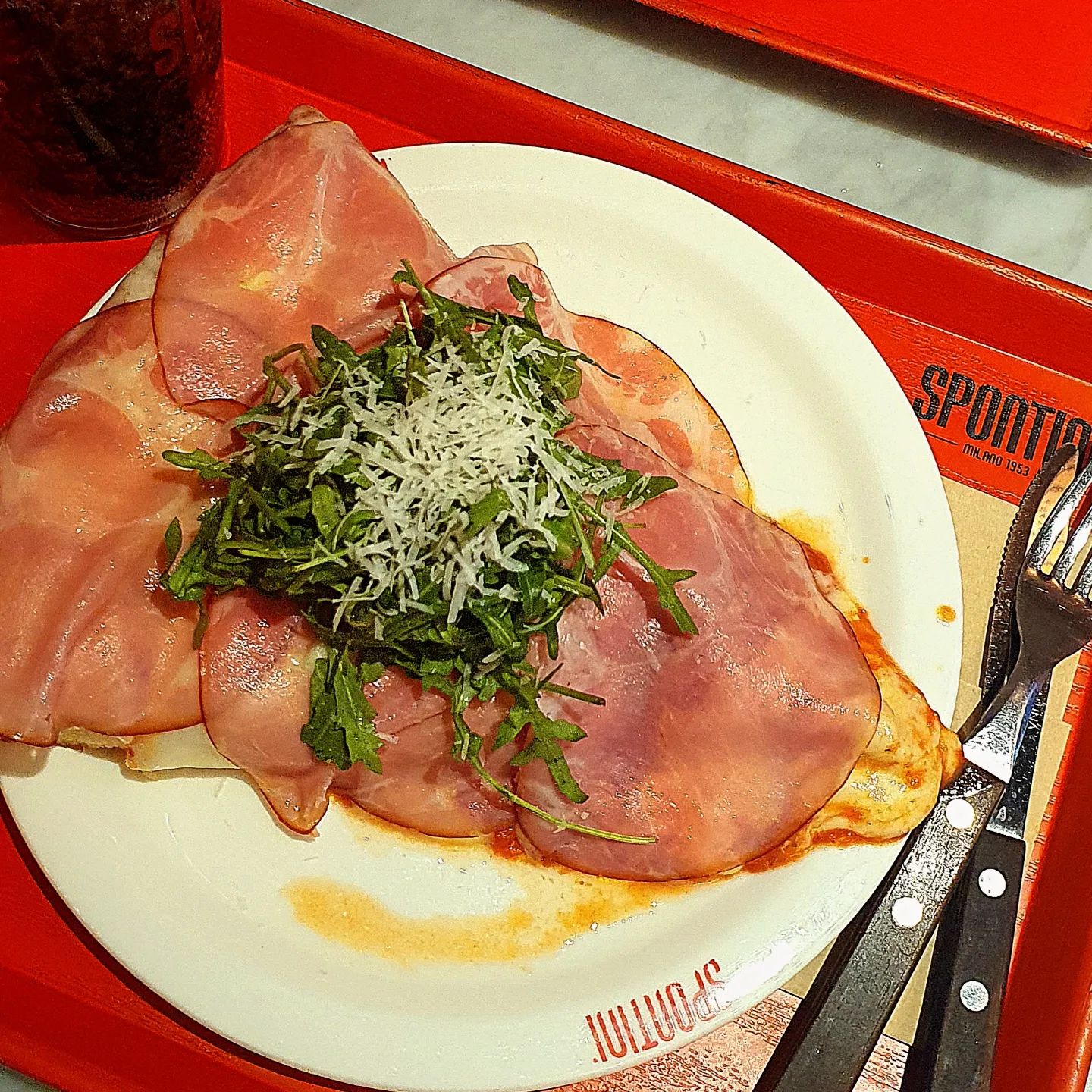 강남역 코 앞, 제 인생피자 등극한 곳

바로 👉스폰티니👈

피자 한 조각이어서 적을 거라는 생각은 오산입니다
배고플 때 먹었는데도 엄청 배불러서 겨우 클리어햇어요😹

이 피자가 미친게, 빵 밑부분이 구운 치즈처럼 바삭해요 진짜 도라방구🤦‍♀️ 미쳐버립니다 극찬해요

빵이 폭신 쫄깃 담백하고, 치즈도 두꺼워, 토핑도 잔뜩!

제가 새로운 걸 좋아해서, 한 번 간 음식점은 다시 안 가는데, 여긴 재방문 의사 200%

암튼 뭐 그렇다구여 꼭 가보시길! 

참고로 저녁시간대는 웨이팅이 조큼 있었어요

#피자 #강남 #강남데이트 #스폰티니 #치즈 #치즈피자  spontini_gangnam2022 spontini_pizza_kr