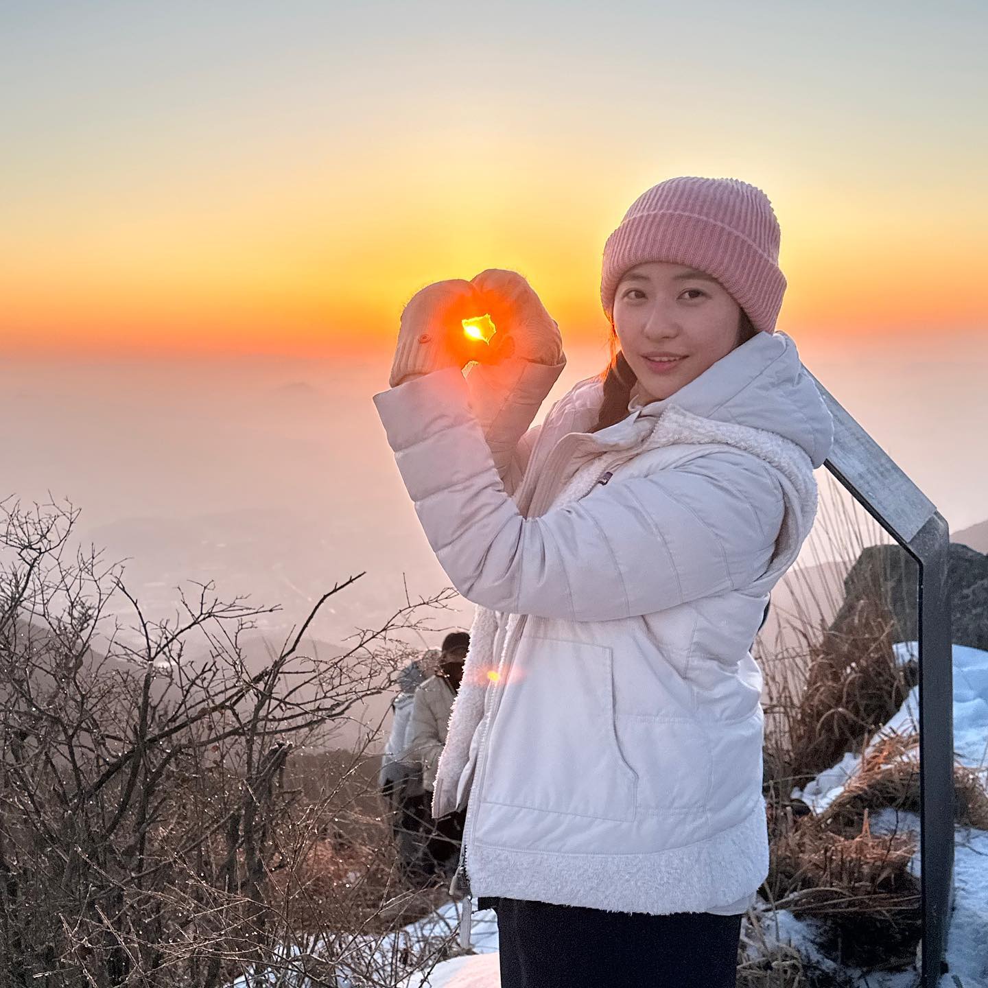 #2024해돋이 
#해돋이등산 

2024 한해도 새해 복 많이 받으세요🫶🏻💗