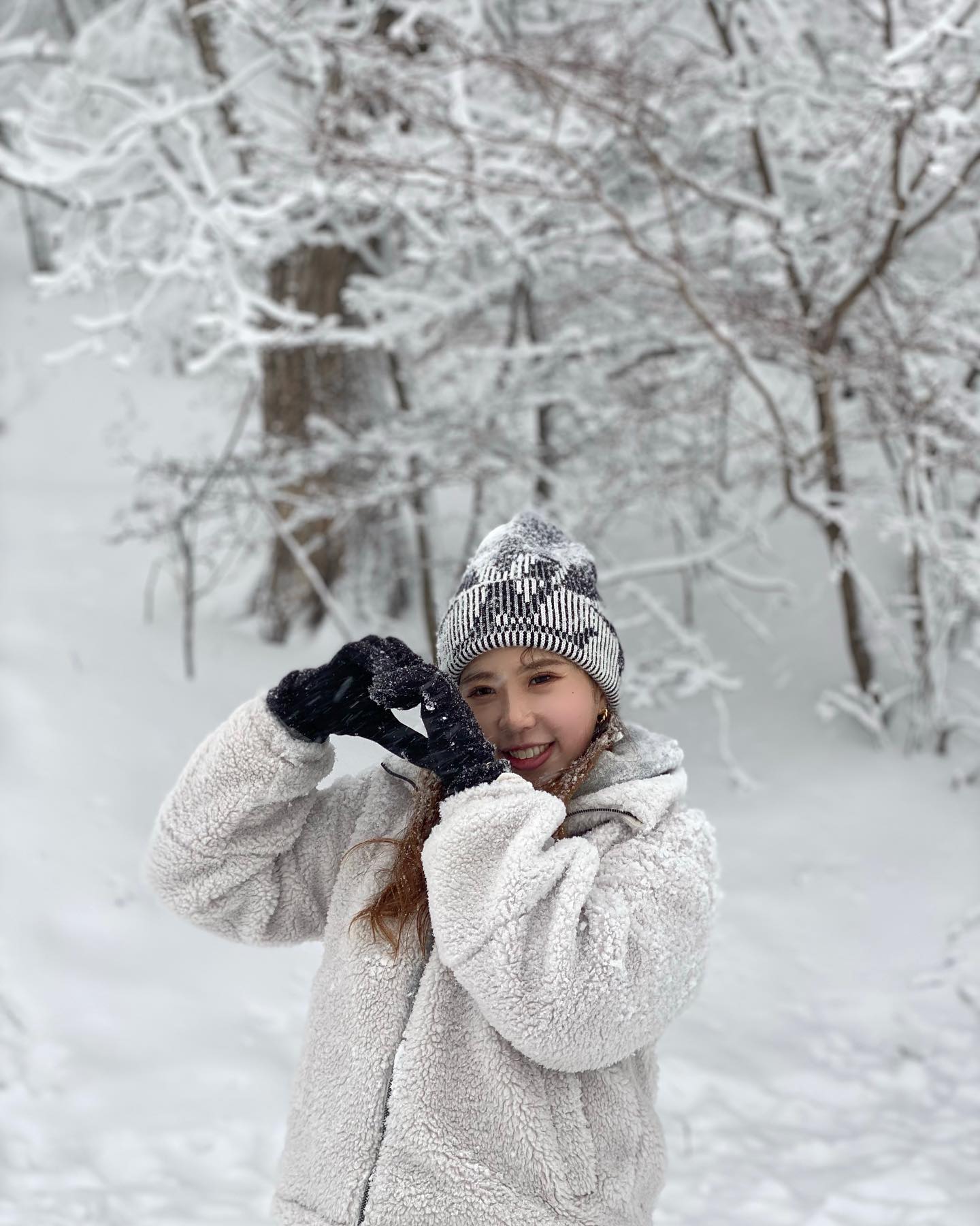 눈많이와서 대관령양떼목장은 못들어가서
언덕길에서 신나게 놀아버렸다지!❄️
눈이 너무 많이와서 행복한 구무민
아주 알차게 놀아버렸다아💖🔥

✅눈이 대차게 많이오는 날은 삼양목장 입구컷 당해브러요..^^다덜 날씨체크하깅✨

#혜옹_강원도