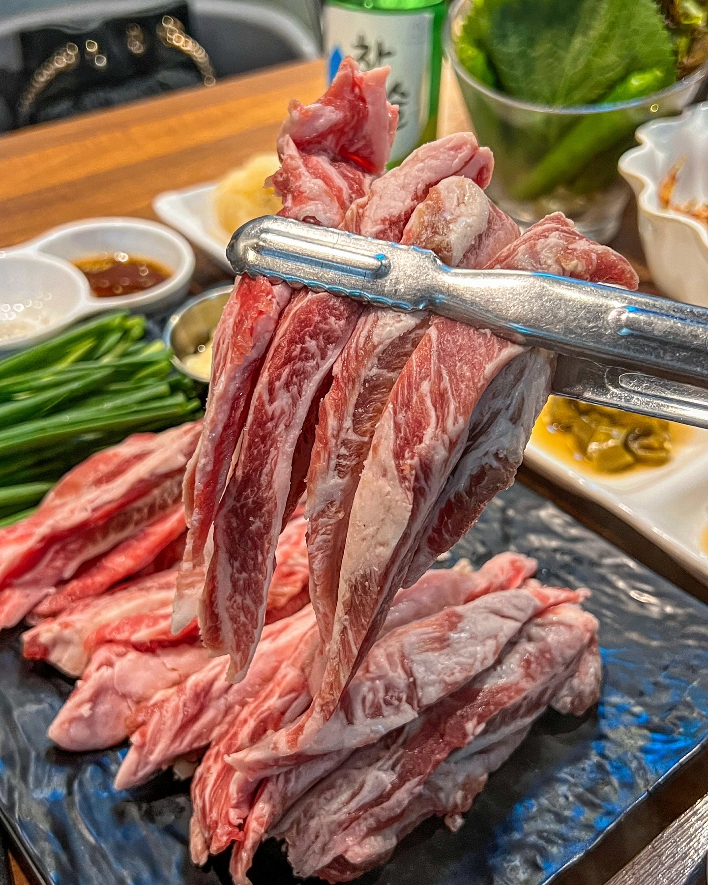 고기가 참,,,맛있는 #연산동 #맛고
bluberr_o ㄱ나니? 언제갔는지 아ㄴ?
여기 가묜 늑간살만 먹어요‼️‼️‼️‼️
삼겹살 목살 다 좋지만 늑간살 맛,,,,ㅠㅠ
직원분들이 하나하나 구워주시고
“제가 직접구울게요” 해서 구우면 그 맛 안남ㅋ
막판에 시킨 숯불닭갈비도 왜케 맛있었는지,,
방아된찌 냉김치말이국수도🤍🤍
한번씩 지나갈 때마다 우ㅔ이팅 장난없던데
그 이유는,,,직원분들이 진짜 좋았어요🤟🏽
야무지게 먹고 갑니데이 :)

🚩연산동_맛고
-
-
-
#연산동맛집 #연산동맛집추천 #연산동밥집 #연산동고기집 #연산동고기맛집 #연산역맛집 #늑간살 #숯불닭갈비 #특수부위전문점 #이베리코 #한창타운맛집 #오방맛길 #연산맛집 #연산동웨이팅 #부산시청맛집 #부산핫플 #부산맛집 #부산고기맛집 #부산이베리코맛집 #닭갈비맛집 #부산삼겹살맛집 #busanfood #kfood #koreafood #koreanfood
