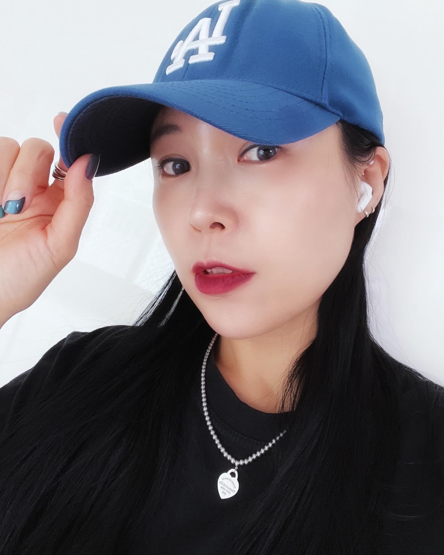 이거 집에 왜있냐...? 
누군가가 기자회견 준비중인가? 무서워죽겠네. 
내거아님. 별개로 민희진씨의 팬이기는 합니다.

#민희진패션 #민희진모자 #들어올거면맞다이로들어와
