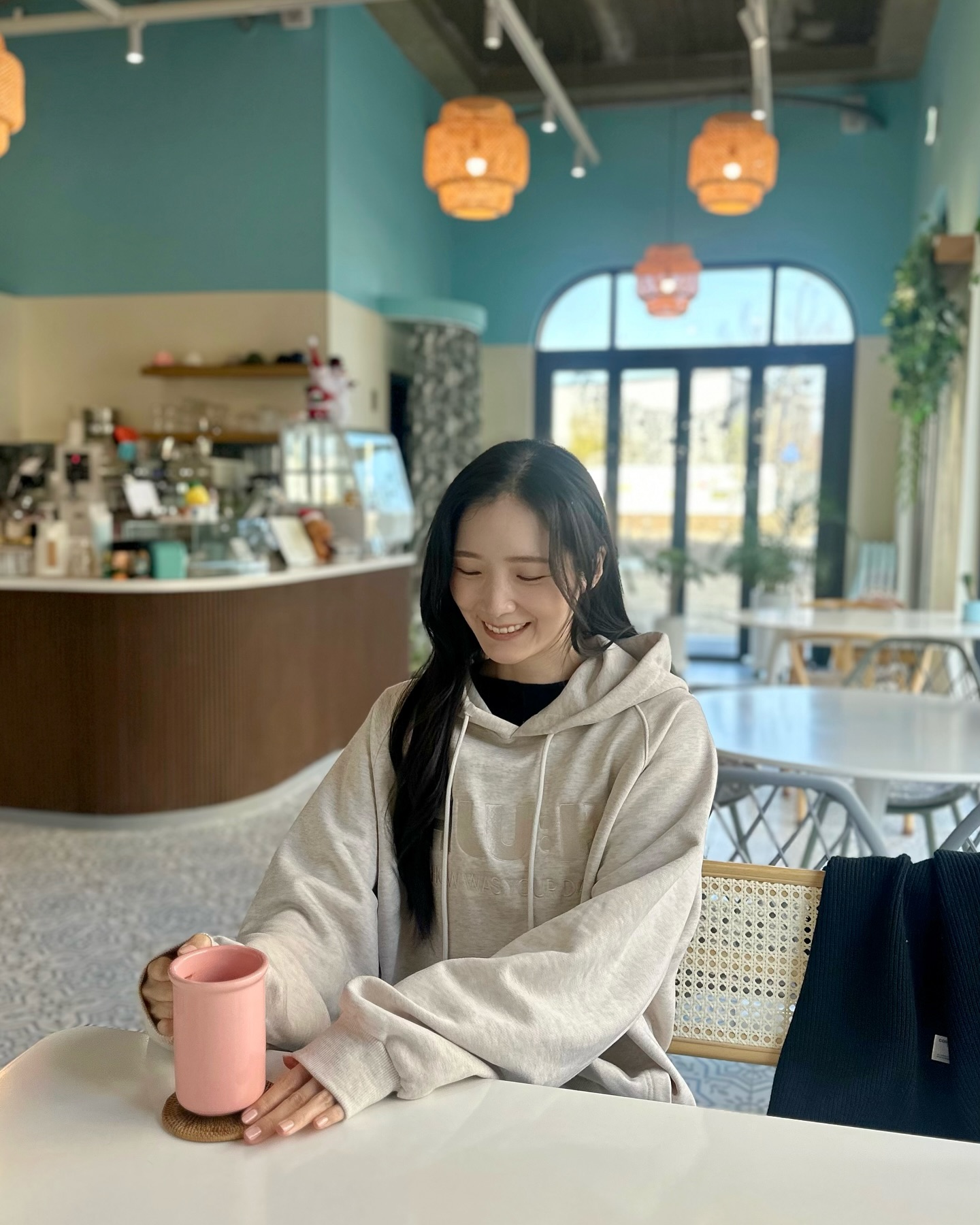 요가하고 포카치아에 커피마시는 행복,🤍 #협찬 탄탄한 소재 #하워디 후디✨ #HWUD #HOWASYOURDAY #드뮤어룩
