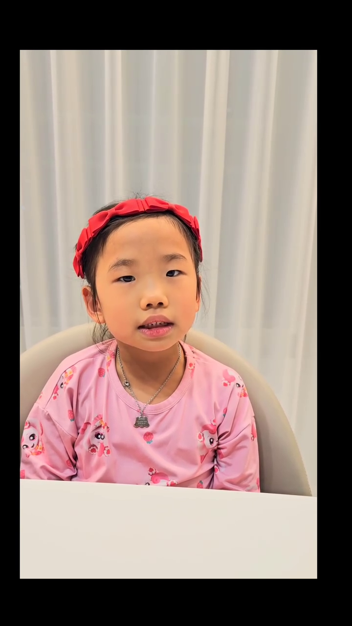 #암송기록 

 
3 주께서 이 나라를 창성하게 하시며 그 즐거움을 더하게 하셨으므로 추수하는 즐거움과 탈취물을 나눌 때의 즐거움 같이 그들이 주앞에서 즐거워하오니

4 이는 그들이 무겁게 맨 멍에와 그들의 어깨의 채찍과 그 압제자의 막대기를 주께서 꺾으시되 미디안의 날과 같이 하셨음이니이다

5 어지러이 싸우는 군인들의 신과 피 묻은 겉옷이 불에 섶 같이 살라지리니

6 이는 한 아기가 우리에게 났고 한 아들을 우리에게 주신 바 되었는데 그의 어깨에는 정사를 메었고 그의 이름은 기묘자라, 모사라, 전능하신 하나님이라, 영존하시는 아버지라, 평강의 왕이라 할것임이라

🏷 이사야 9장 3절-6절 말씀
아멘🙏

경건반 예린이의 12월 암송기록 💗

#루아일기 #경건반 #12월암송 #육아기록 #암송일기 #성탄절 #겨울 #암송하는어린이