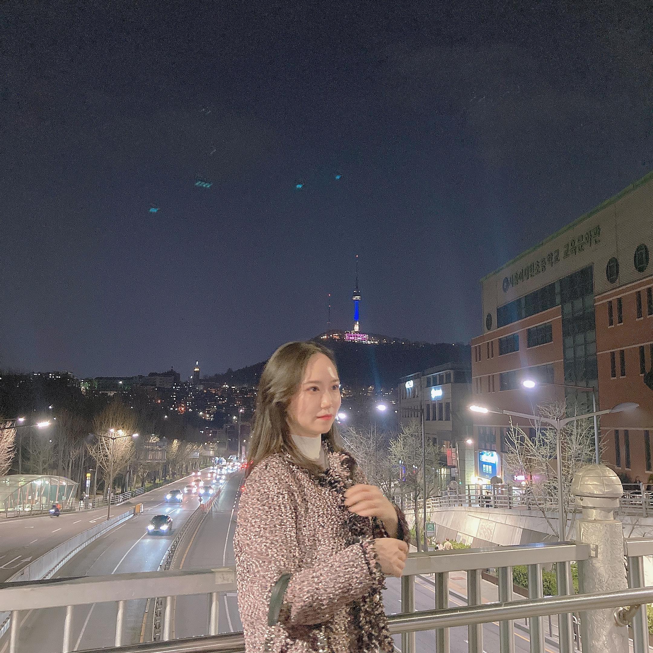 #자유로운영혼_세계를보니🌍 

이태원클라스 명대사가 나온 장소
이 비즈니스를 하면서 많이 배우게 된 드라마 중 하나

반복되는 일상에서
뻔한 날들은 없고
가끔씩 예상치 못한 일들이 생기기 마련

이러한 일상 속에서
가슴뛰는 일이 생길 수 있으니
포기는 절대 노!

요즘은 하루하루가 가슴뛰는 날들의 연속

너무 바빠서
너무 피곤해서
기절하기 일쑤이지만

이런 나날들이 쌓여
훗날 나의 인생이 바뀔거라는 생각이 드니
행복한 보니 🥰

한 번뿐인 인생
후회없이 즐기다 가보자 ! 🌈🌈