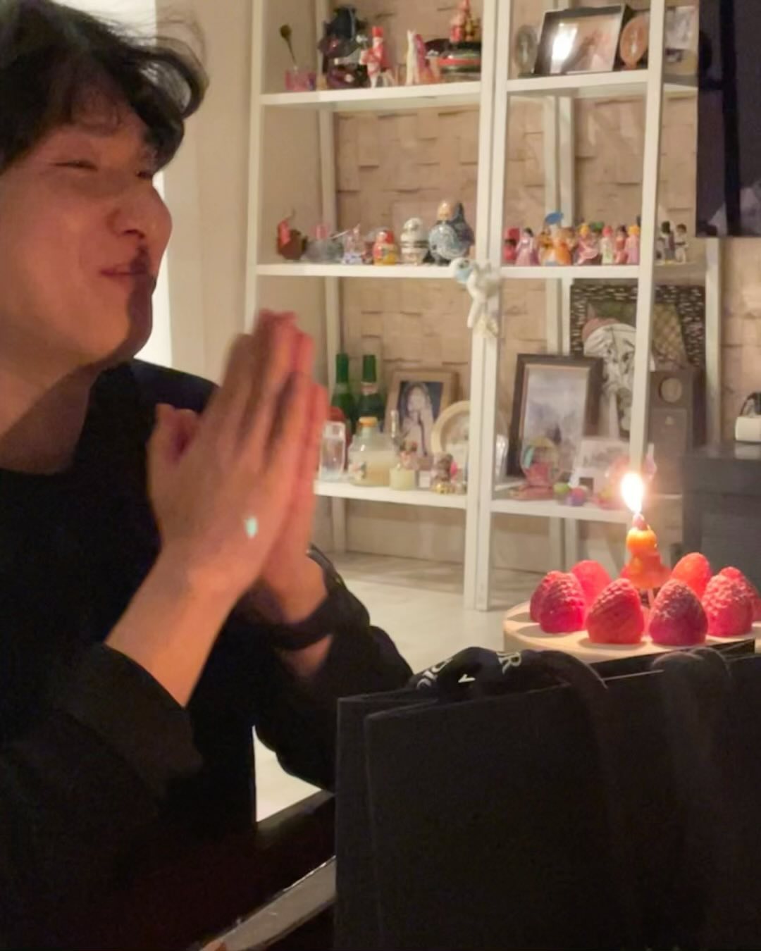 #231219 생일 축하합니다~~~ 🎂🎉❤️
우리 기념일은 죄다 겨울에 몰빵ㅋㅋ ㅋㅋ ㅋ ㅋ 겨울 좋아효~~ ☃❄️️❄️