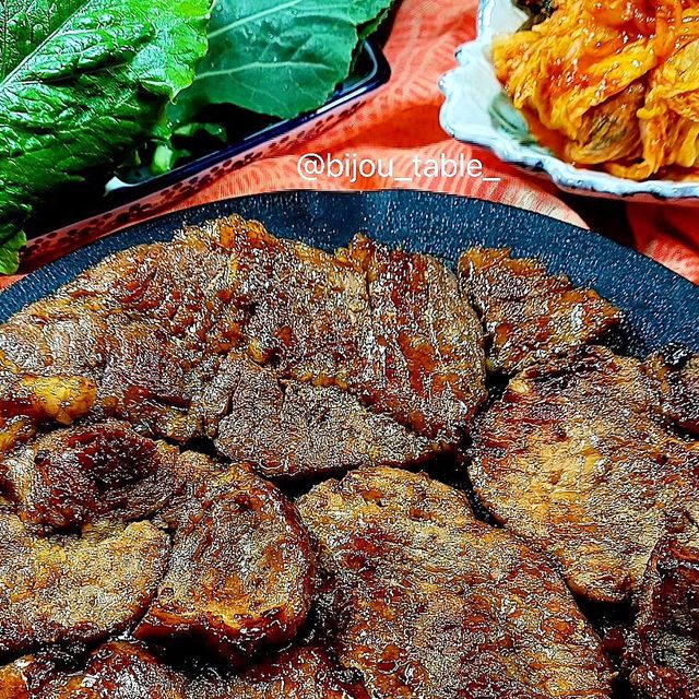 비쥬테이블ღ on Instagram: "#광고 #협찬 #명인갈비 #돼지갈비 명인갈비에서 돼지갈비를 보내주셔서 받아봤어용🥩 최고등급의 돼지목살 부위를 직접 만든 특제 갈비양념과 천연 과일로 더욱