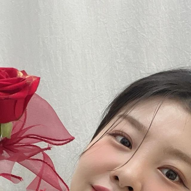  @_mimi__s on Instagram: "#광고 
✨특별한 날 더 특별하게 만들어주는 곳✨

[생화케이크 맛집]
부천에 위치한 ’란케이크‘ 
@ran.cake.official 
예약문의는 위에 인스타 참고하시면 됩니다

📍다양한 디자인으로 주문제작 
📍미니사이즈부터 큰사이즈까지 다양하게 선택
📍100%생화로만 데코 컬러감 미리요청
📍다양한 용도로 주문 가능함
📍버터크림으로 더 오래 모양유지

그리고 너무 맛있어요..🖤
저는 블랙느낌으로 요청드렸는데 알아서
촬영 용도에 맞춰 제작 해주셨어요!!

금손 사장님 완전 시중에서 보기 힘든 디자인으로
유니크하게 만들어주셨어요

5월 어버이날에도 부모님께 선물용으로도 너무 좋을거 같아 다음번엔 화사한 느낌으로도 제작 요청할 생각입니다 
모두 특별한날 고민이시라면 
플라워케이크!!하세요🙌🙌
.
.
#광고#부천생화케이크#환갑케이크#케이크제작#케이크주문제작#레터링케이크#부천케이크#서울케이크#행사케이크#꽃케이크#생화케이크#돌잔치케이크#웨딩케이크#예쁜케이크#케이크맛집#연예인케이크#생일케이크"