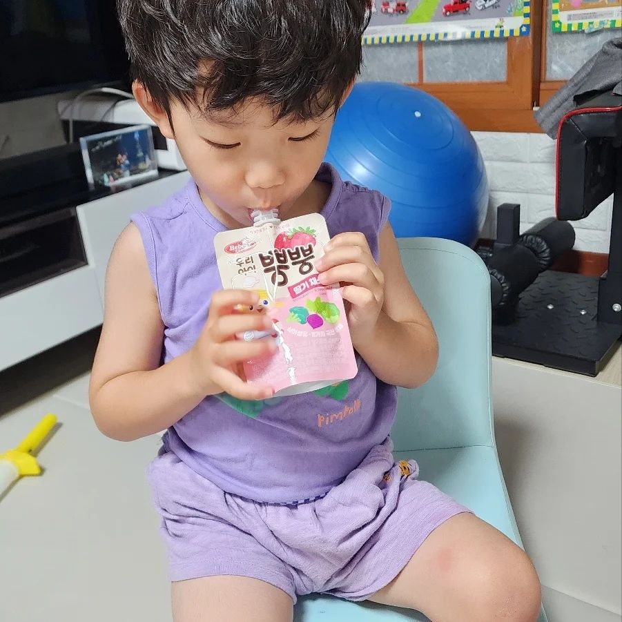 #협찬 #크라잉베베체험단 #뿡뿡과채주스 #베베스트

여름에는 땀도 많이 흘리고 활동량이 다양해서 항상 땀에 젖은 별이인데요.
그만큼 체력도 많이 떨어져서 놀면서도 "더워","힘들어","쥬스 사주세요","쥬스먹고싶다"이런답니다.

그래서 시원한 쥬스는 필수!

베베스트 아기쥬스는 제가 먹어도 맛있고 국산 채소 11종이 듬뿍 포함되어 건강하고 맛있는 과채주스라 줄때마다 별이도 잘마셔요.
그리고 어린이기호식품 품질인증 받은 우리아이 뿡뿡과채주스로 안심하고 먹일 수 있어요~

Thank you bebest_mall cryingbebe_official

#아기주스 #아기간식 #유아주스 #야채주스 #과채주스 #건강주스 
#돌아기간식 #아이음료 #어린이음료 #어린이기호식품 #딸기주스 #망고주스