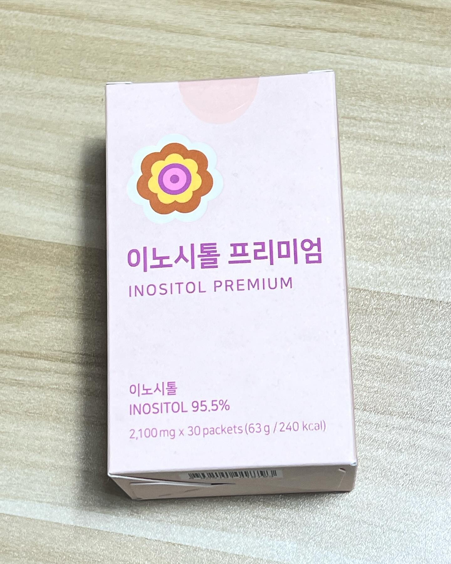 뉴트리모어 이노시톨 프리미엄💜

임산부도 안심하고 먹을 수 있는 브랜드 뉴트리모어에요!!

독일산 마이오이노시톨(=미오이노시톨)!!
미오이노시톨은 현재 가장 연구가 활발하며 인체에 안전한 이노시톨 성분. D키로이노시톨은 사용하지 않았다해요~

이노시톨, 엽산, 비타민 B군, 비타민 D, 아연, 여성 맞춤형 부원료 가 다 포함되어 있으며 하루 두 포로 주요 영양소 권장량 100% 충족이에요!!

100% Non-GMO 식물유래(옥수수) 이노시톨로 이지컷 포형식이라 편했어요.
또한 인공적인 맛이나 향을 위한 성분 없더라고요.

제품 내 이노시톨 함량 95.5%로 이노시톨 프리미엄 한포에 2000mg 이노시톨 함유로 500mg 알약 8개 분량이에요.

가루로 먹어도 되고 물에 타서 먹어도 되고 요거트에 넣어 먹어도 되고 자유롭게 먹을 수 있어 좋았어요😆

#협찬 #뉴트리모어 #이노시톨 #이노시톨추천 #예비부부 #예비부부임신준비 #신혼부부선물 #임신준비 #결혼선물