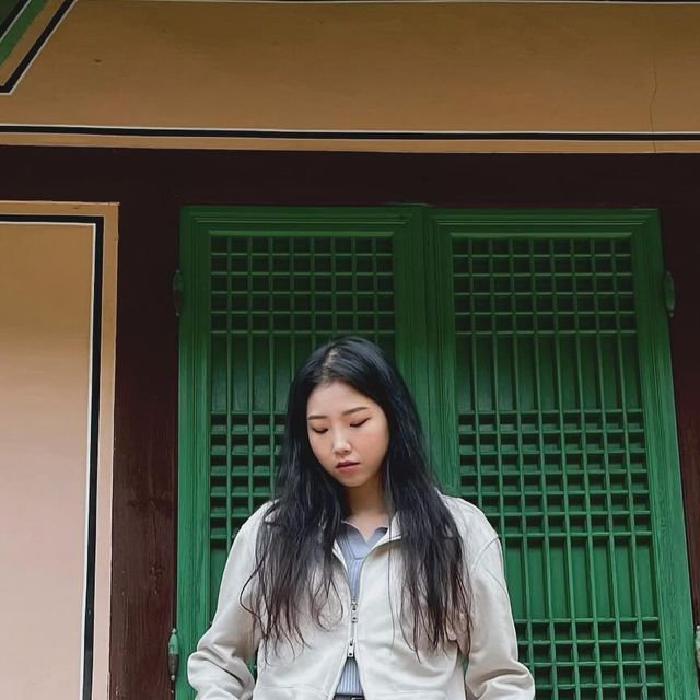 ෆ 수현 ෆ on Instagram: "#광고 @1rony9orno_official 제품: 86-IRO134 [비건스웨이드] 세미다트 스타디움 스웨이드 자켓 컬러: 아이보리✔️, 블랙, 그레이, 브라운 사이즈: M✔️, L 100% poly 원단으로 제
