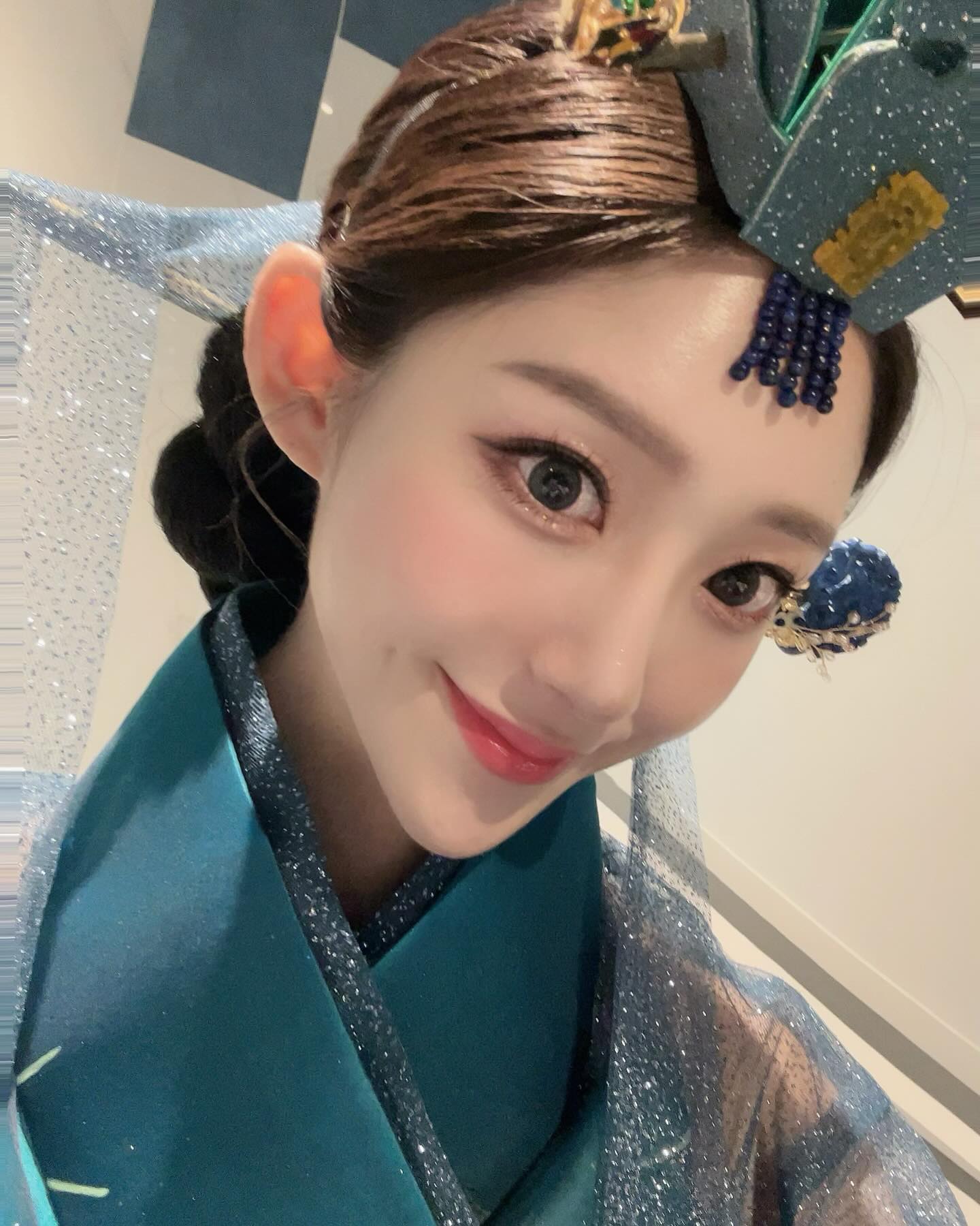 백년만에 한복입고 셀카🤳🩵
대한선 덕분에 인스파이어 패션쇼 사진으로 피드 다 채우는중~🌊💙

✳️ 대한민국한복모델선발대회 korea_hanbokmodel 
✳️ 한복은 한복궁 hanbok.goong 

#대한민국한복모델선발대회 #대한선 
#한복모델선발대회 #셀카 #셀피 
#한복모델 #모델 #모델대회 #런웨이 
#한복 #비교불가 #수상혜택 #일상 
#세계유일 #전분야 #압도적1위 #daily 
#인스파이어 #인스파이어리조트 #한복패션쇼