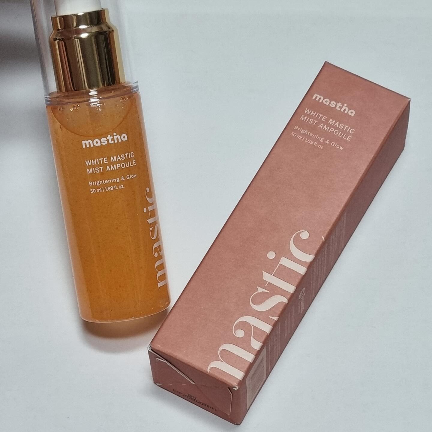#협찬 mastina_official 

ㅁ 한줄평 
더 깨끗하고 맑은 피부를 위한 화이트 매스틱 미백 솔루션 브랜드 매스티나

ㅁ 추천이유
1. 광채캡슐+브라이트닝앰플, 유수분밸런스케어
2. 열 자극 피부 77% 진정, 쿨링진정케어
3. 건조함, 번들거림 없는 앰플 캡슐미스트
4. 흔들지 않고 그대로 분사해 사용하는 편리함
5. 대한민국 1등 뷰티앱 ‘화해’ 설문단 299명이 평가
* 제품 만족도 97% 
*사용 후 피부가 건조하지 않음 94%
* 사용 후 번들거리지 않아요 94% 
*화해 앱에서 제품 검색 후 리뷰 확인 가능

#매스티나 #화이트매스틱 #화이트매스틱미스트앰플 #앰플미스트 #페이스미스트 #광채미스트 #수분미스트 #미스트추천