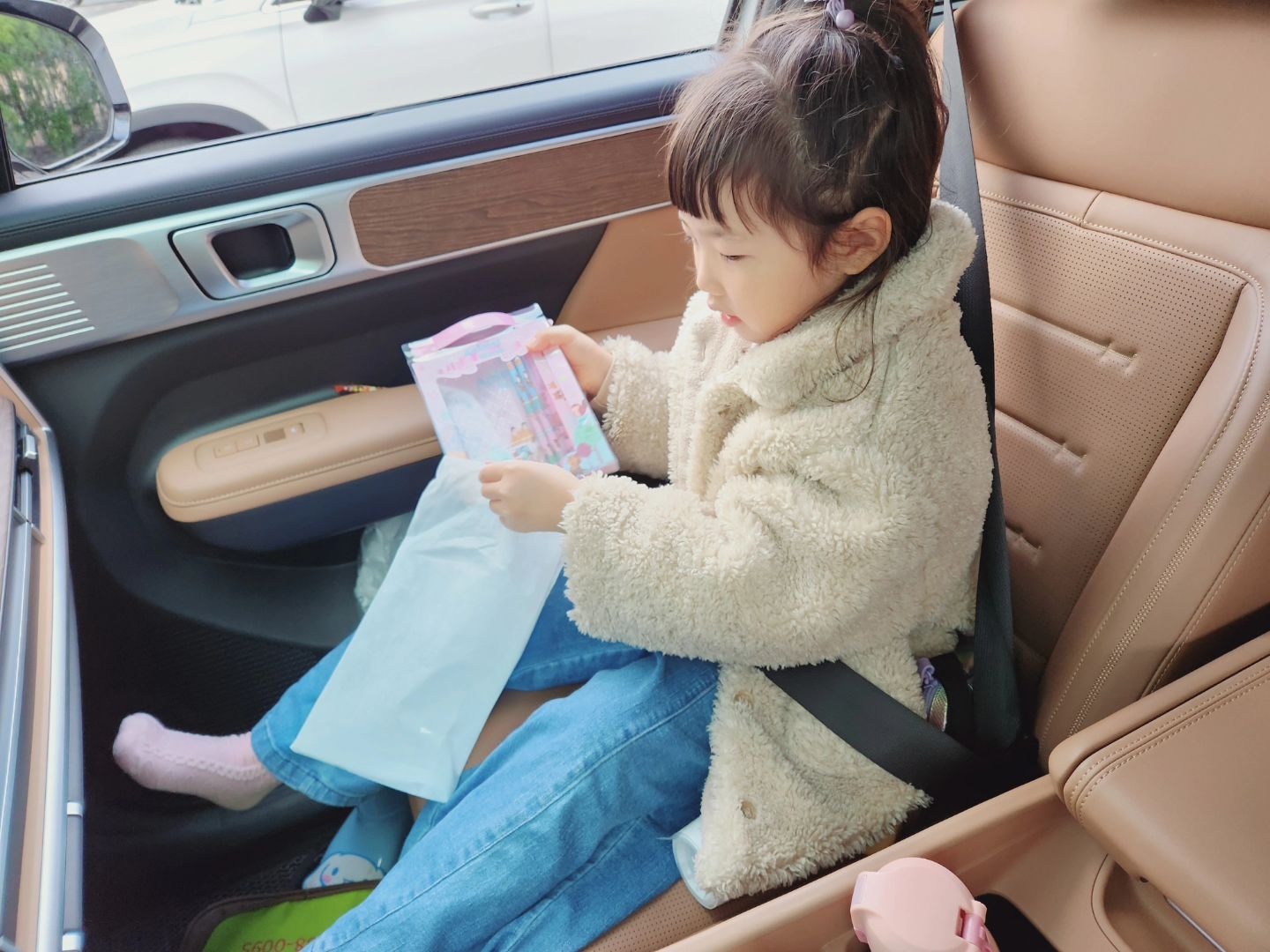 아직 내눈에는 애기같은데 이제 초딩이라니!!!
철딱서니 없는기 가서 잘 하긋나...

#깡돌이