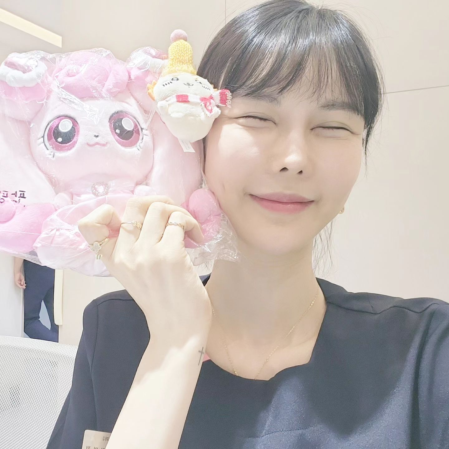 #오늘 ㅋㅋ
핑크핑크하긔 귀여운
#하츄핑 과 함께 근무하기
너와 함께여서 즐거워~~^^♡

#누가인형이게 #sorry
#today #hospital #일상
#셀카 #귀여운척하기 #눈웃음
#선팔 #맞팔 #선팔맞팔 #맞팔해용
