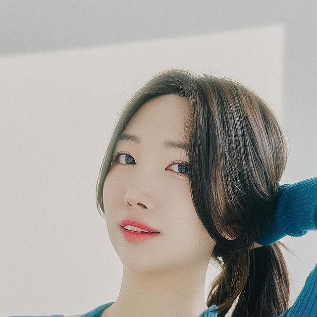 임슬기 on Instagram: "#광고 바이올렛 스탠다드 (1편) @violet_standard_​ 오늘은 정말 꼭 소개하고 싶었던 자연광 사진스튜디오인 ”바이올렛 스탠다드“ 소개해드릴게요! 프로필,개인화보촬영 가
