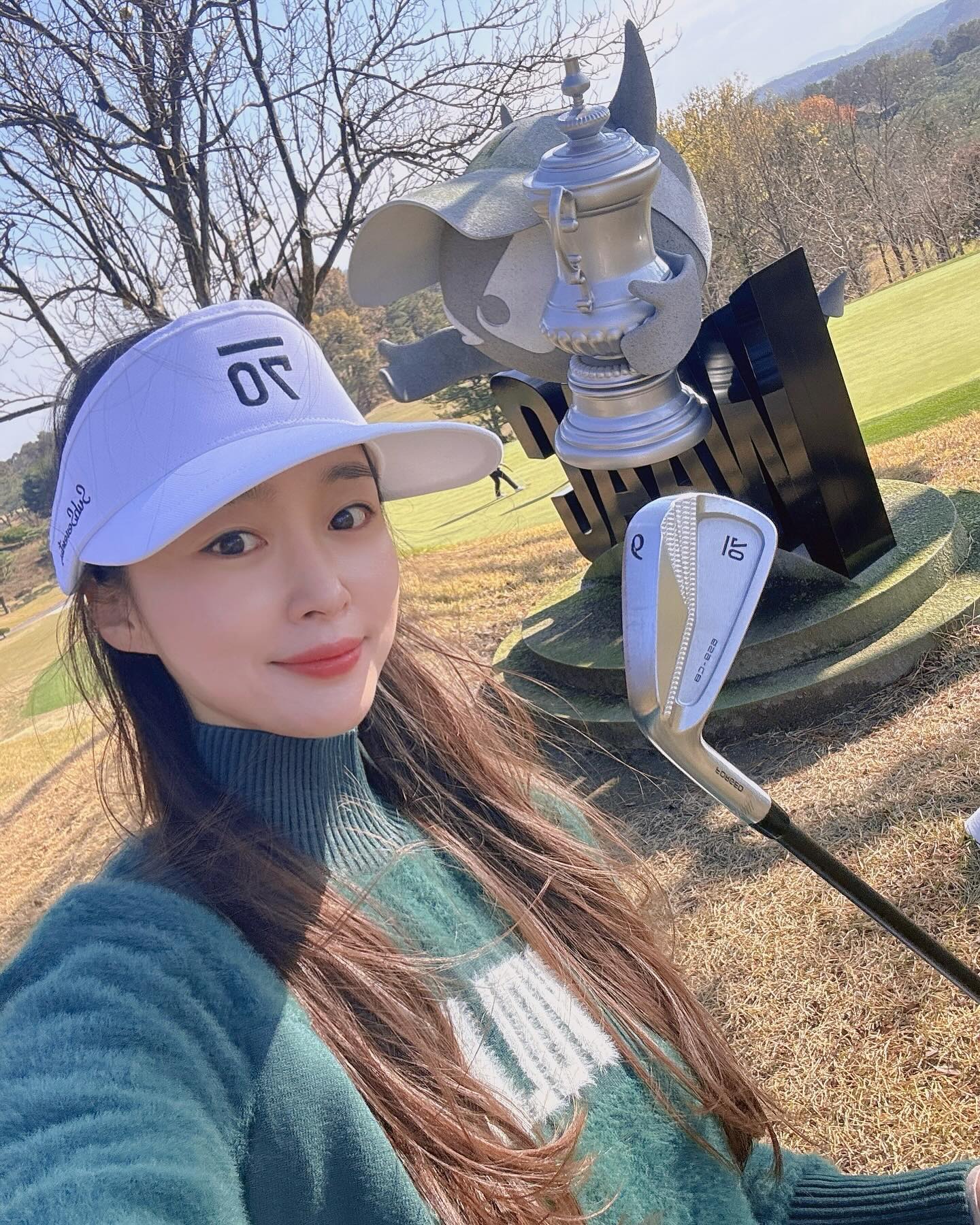 겨울에 갔던 우정힐스 💚
티박스 옮기기 귀찮아서 파3 화이트에서 걍 치기 ㅋ
154야드 6번 아이언으로 올리는건 sub70이니까 가능🫰🏻

우정 가기전에는 트러블샷 연습 많이 해야함 🥹

sub70_korea 

#sub70 #피팅클럽 
#여성아이언추천 #우정힐스cc