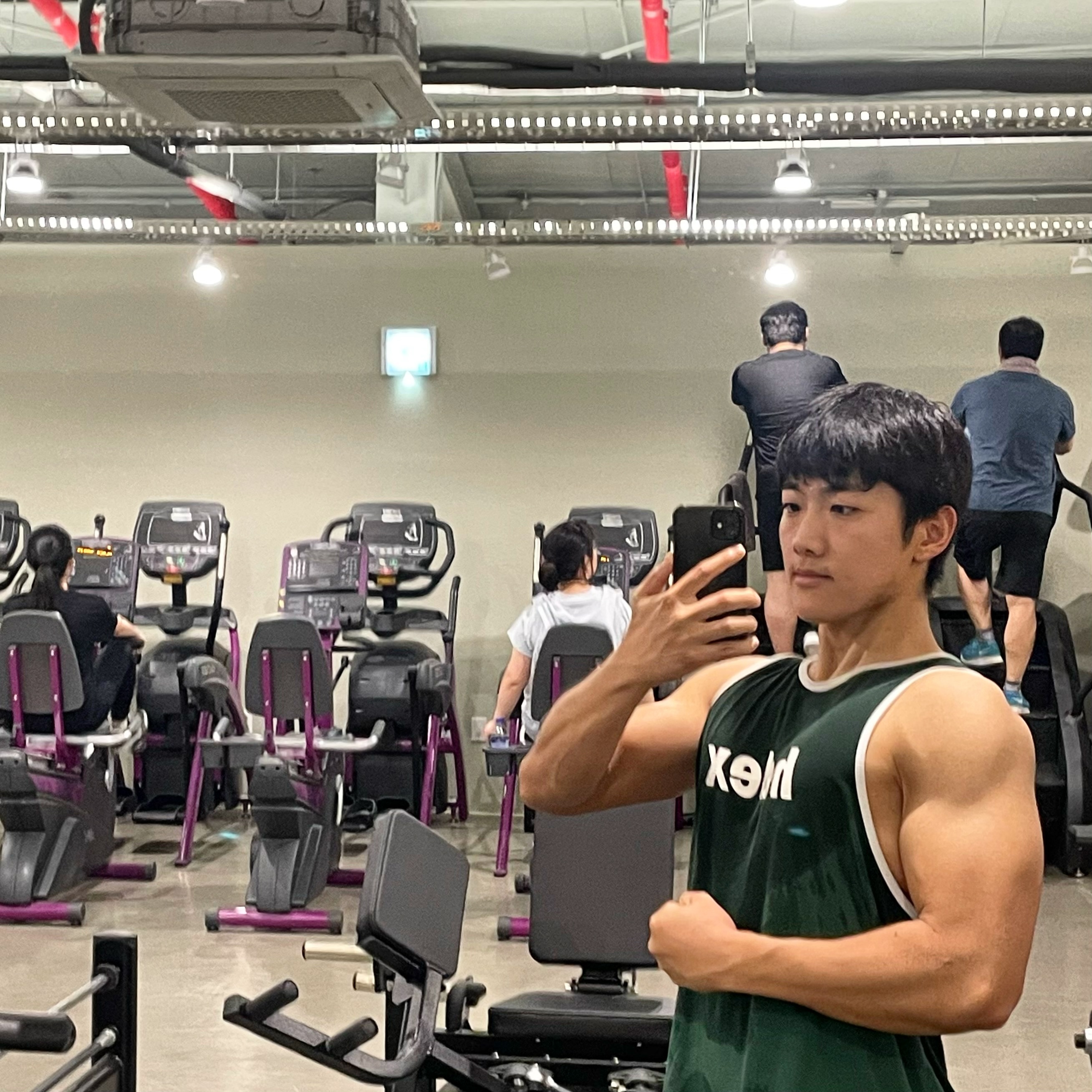 gem의 대회일지 158일차📝

#pushday 

포징 할 때 웃은게 뭔데
그거 어떻게 하는건데🫠

웃는게 어색한 사람 나야 나😂

#오운완 #운동하는남자 #다이어트
#팔운동 #가슴운동 #어깨운동
#대구 #몰리짐 #보디빌딩