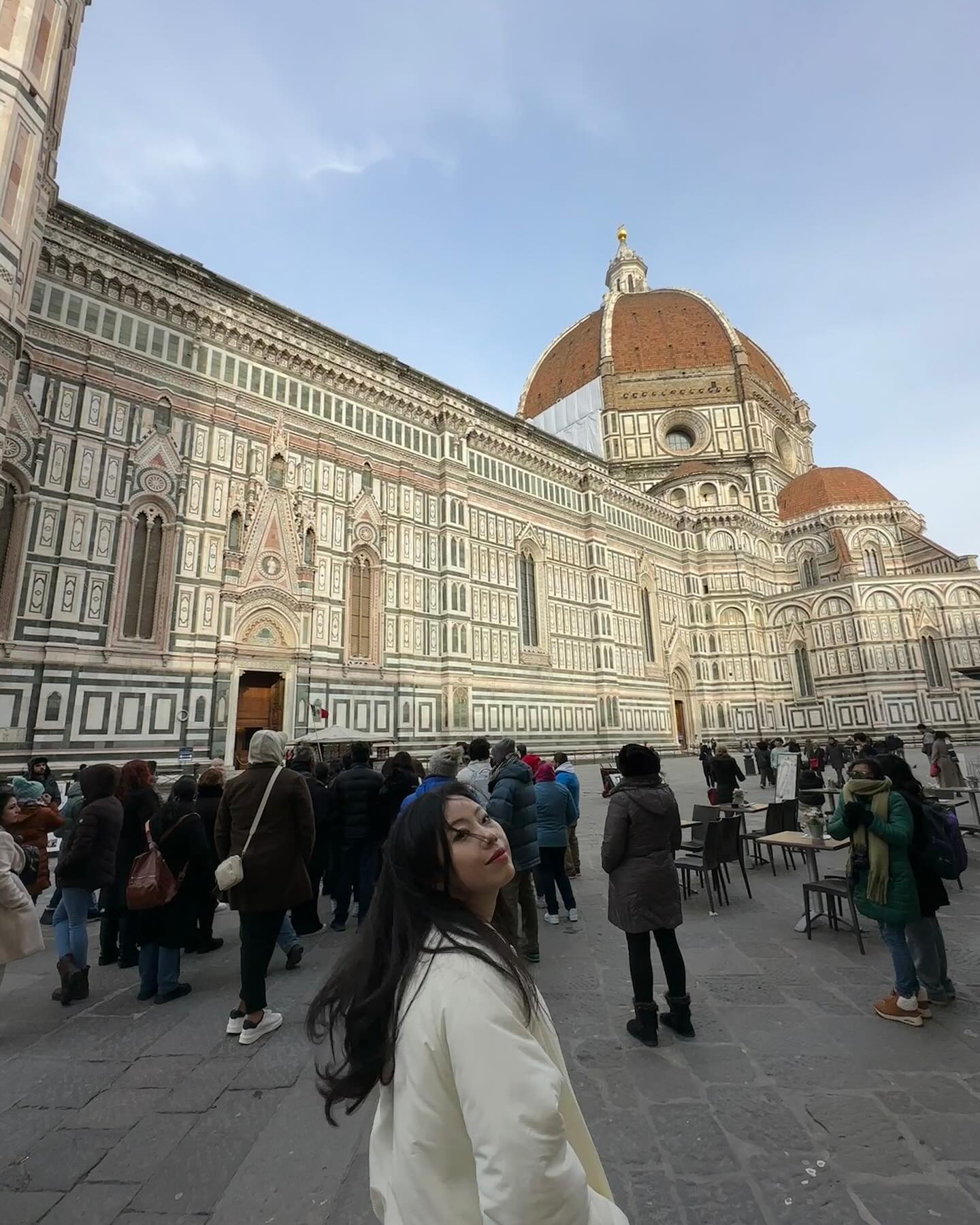#florence🇮🇹
신혼여행D+20

갑자기 변경된 우리의 일정 
그렇게 우린 피렌체로 출발🚅

한시간 반이면 기차로 로마 -> 피렌체 도착 

피렌체 건물 너무 이쁘고 색감 미침 
색칠한게 아닌 돌 그 자체 색상이라니🫢

저녁엔 인생 티본 스테이크를 맛봄🥩🥩

.
.
.
#다음 #여행지는 #사우디아라비아 #였으나 #항공권 #이슈로 #노선변경 #피렌체 #완전 #만족 #너무 #이뻐 #여름에 #다시 #와야지 #신혼여행 #이탈리아 #피렌체