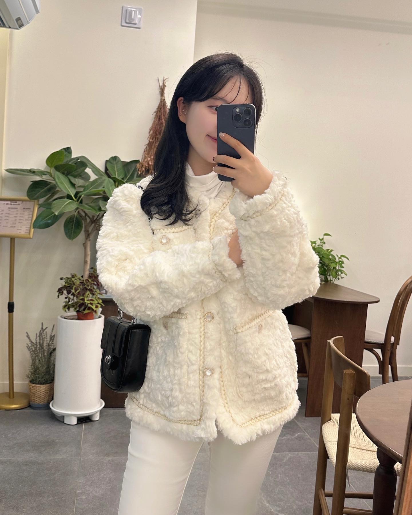 사쟝님이랑 희희낙낙 담소 나누기
사소하지만 사소하지 않은 일상🙏🏻

울 린다티쳐가 준 바지 찰떡콩떡쓰🤍