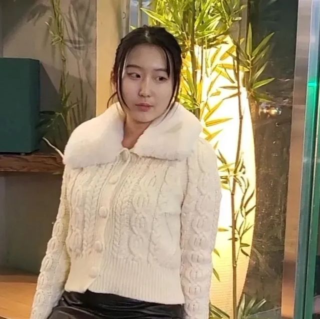 가은 on Instagram: "#광고 <소프트 웜 골지 오버 니삭스> @marun5_official 신기도 편하구 추운겨울에 유용하게 쓰일거같아용 코디하기도 쉬워서 강츠합나다 💞 #광고#마른파이브#마른5#marun5#넉넉#