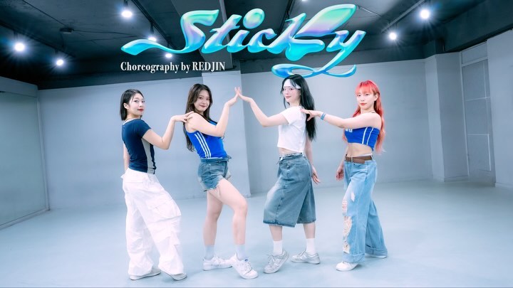 Sticky🩵🏝️

Choreography by REDJIN yujin.0117 

Dancers |
REDJIN yujin.0117 (쥴리)
RISA pp_risa (벨)
CHIKA chikayahh (나띠)
DIYA diiya._.__ (하늘)

📸 | eunsu_ya_99 ssu_dancefilm 

REDJIN의 Summer Choreo🏝️
알잘딱깔센 5명과 함께한 작업
짧아서 더 아쉽고 소중했던

아끼는 동생들 시간내주고 달려와줘서 사랑하고❤️
eunsu_ya_99 벗 항상 감사합니다💚
다들 저랑 오래 봐요 ฅ՞•ﻌ•՞ฅﾜﾝ♥ 

#REDJIN #REDJINChoreography #Choreography #dance #dancer #Sticky #Kissoflife #키스오브라이프 #키오프 #안무시안 #draft