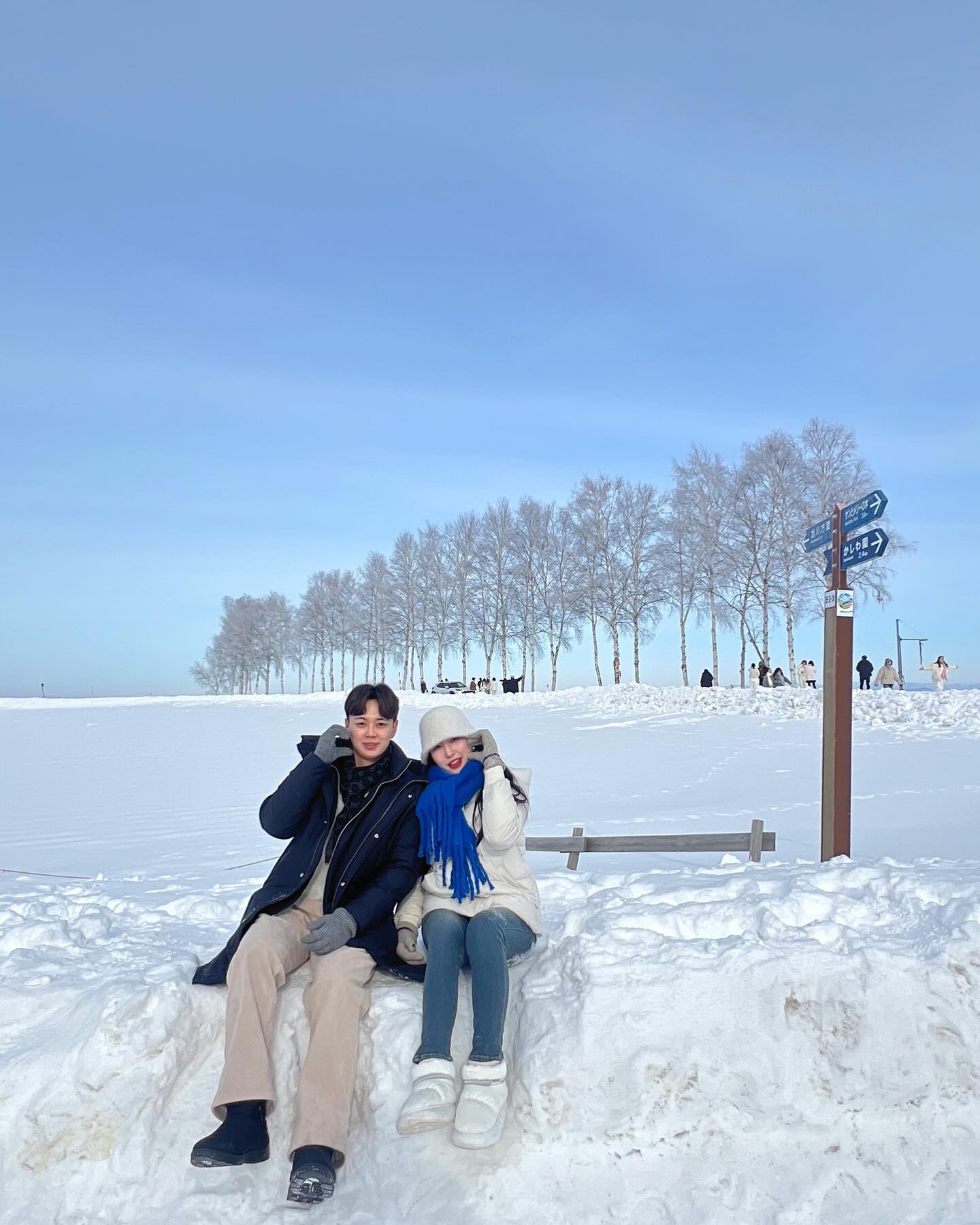 #삿포로 2일차🤍

#인디고트래블 #욘사마 와 함께하는
#비에이투어 데잉👩‍❤️‍👨

아침 일찍부터 출발 #스나가와휴게소 오픈런 성공!
맛있는 빵이랑 아이스크림 냠냠 후
오전 첫 일정은 #패치워크로드 🌲

추운거만 생각하고 꽁꽁 싸매고 있다가
사진보고 점심먹고 옷갈아입음 ^^

진짜 하나부터 열까지 다 가르쳐준 가이드님 덕분에
너~~~무 좋았던 #비에이 데이😍🫶🏻