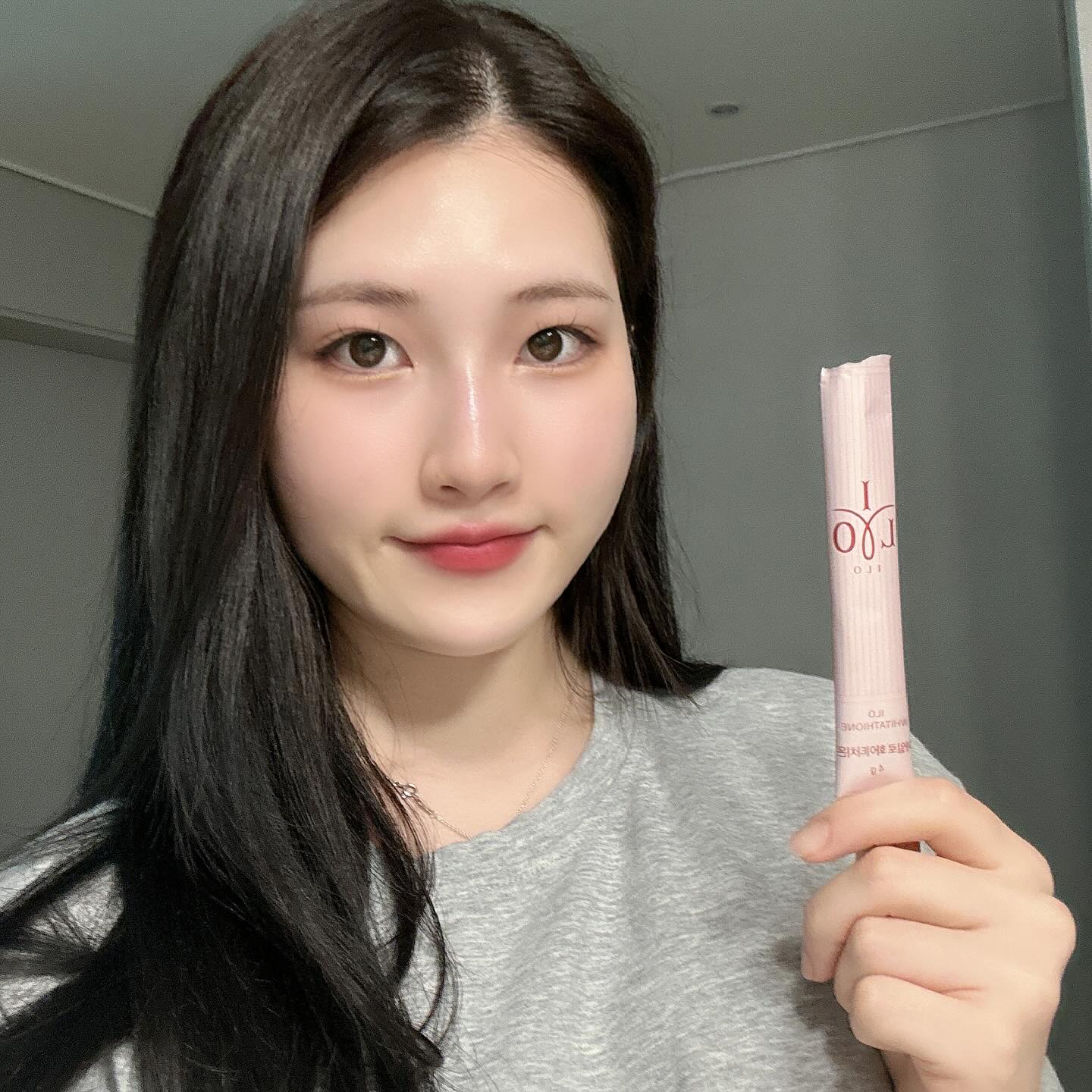 #협찬 ilo.official.kr 
제품명: 아일로 화이타치온
환한 얼굴~ 밝아진 안색이 갖고싶은 분들은 여기보세요!

✨ 눈부신 아름다움을 위한 4 in 1 (글루타치온, 화이트토마토, 비타민C, E) 이 모든걸 1포에 전부!
 🍏 상큼한 청사과향 플레이버! 고함량의 비타민C 함유로 신맛이 강하게 느껴질 수 있어요.
 ☀️ 여름철 야외활동 필수품으로 칙칙한 피부가 되기 전에 이너뷰티는 미리미리 챙겨요!   👍🏻 바쁜 일상으로 이너뷰티 관리에 소홀한 직장인 👍🏻 맑고 환한 피부 톤을 원하는 모든 분들 👍🏻 잦은 야외활동으로 칙칙해진 피부를 관리하고 싶은 분
•
•
•
#아일로 #ILO #화이타치온 #글루타치온 #화이트토마토 #선물추천 #휴가필수템