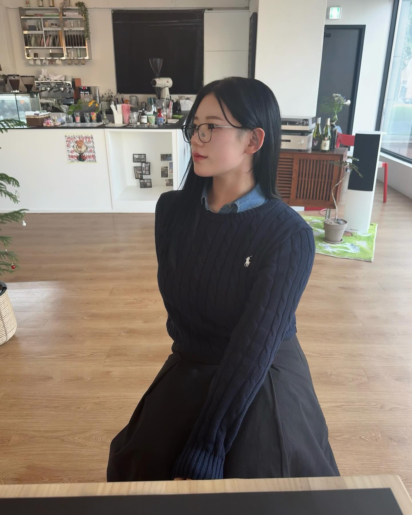 #광고 pureframe_eyewear
13g의 놀라운 가벼움, 퓨어프레임 티타늄 안경⚯ ♥°˚
⠀
탄성 좋은 퓨어 티타늄으로 만들어진 초경량 안경이에요. 부식 걱정 없고 명품에서 주로 이용하는 스크래칭 공법으로 엔틱한 느낌 너무 고급 져서 실물 보자마자 감탄이 . .✨
옆머리 눌림도 적고, 귀 통증 완화를 위한 실리콘 귀팁도 증정하니 장시간 착용에도 편안했어요. 패키지도 너무 고급스러워서 선물용으로 좋을 것 같아요🎁
⠀
사장님이 정말 멋있는 분이신 게 수익금의 일부를 유니세프, 초록우산 어린이재단 등의 기관을 통해 도움이 필요한 아동에게 기부를 하며, 7일 사용 후 불만족 시 100% 환불 및 1년간 A/S 안심케어까지 🙀🫶🏻🫶🏻
⠀
단순한 아이웨어를 넘어서 더 나은 세상을 만들기 위해 노력하는 𝑃𝑢𝑟𝑒𝑓𝑟𝑎𝑚𝑒, 같이 동참해 보아요 !♥
⠀
#퓨어프레임 #안경추천